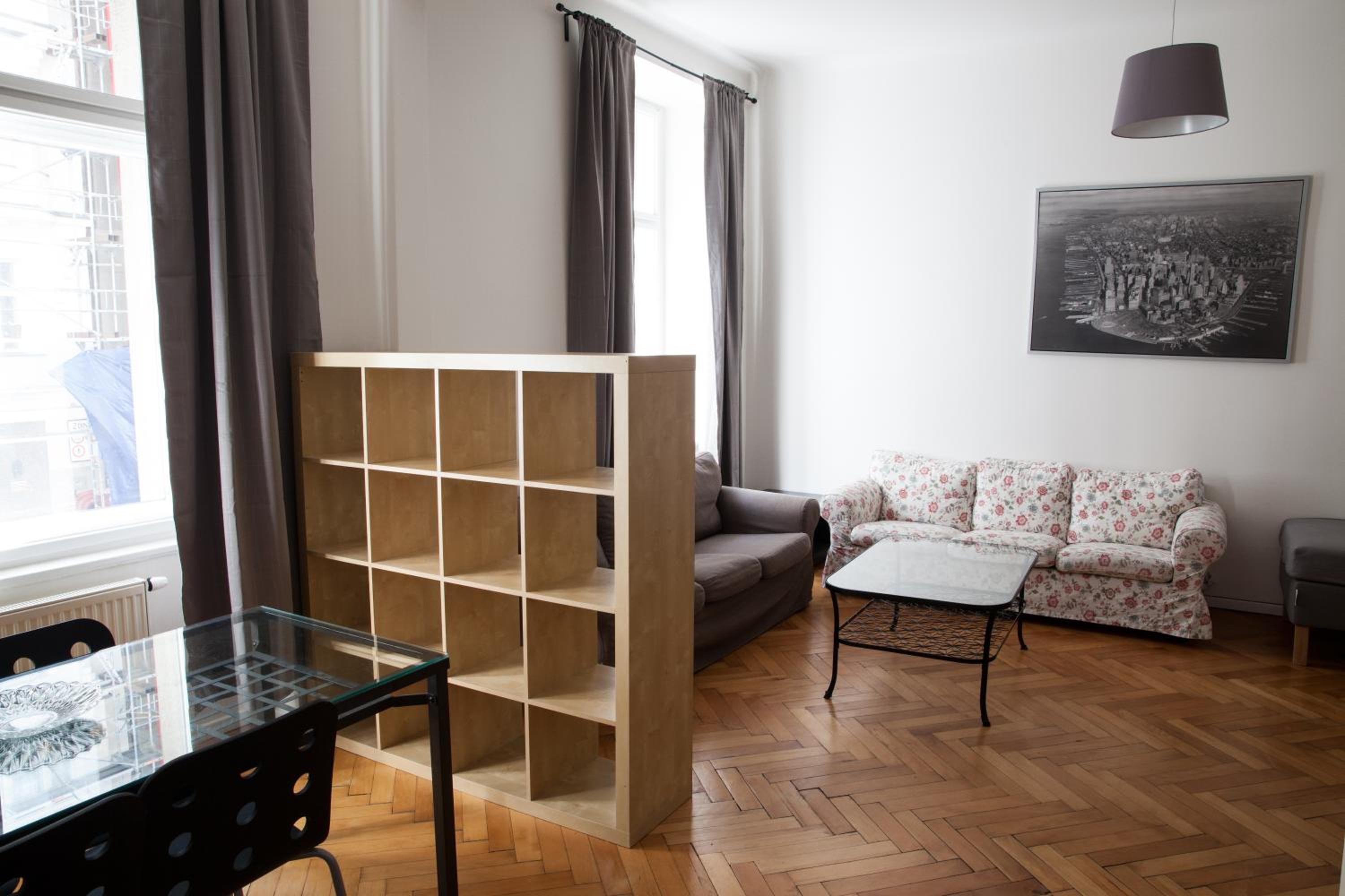2 Bed Flat - Sleeps 9 - Pets - Smoking on terrace