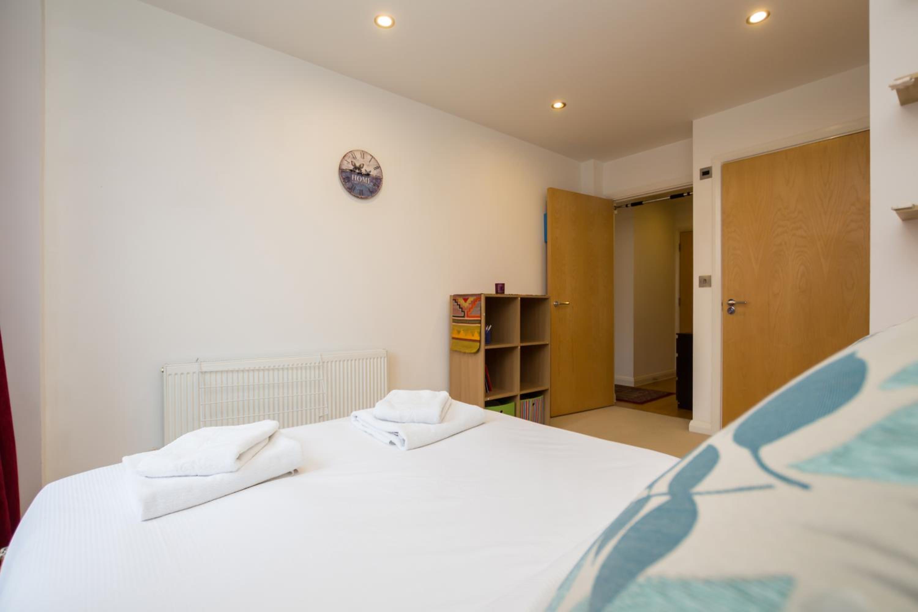 Splendid 2 BDR Apt with Panoramic View, Acton