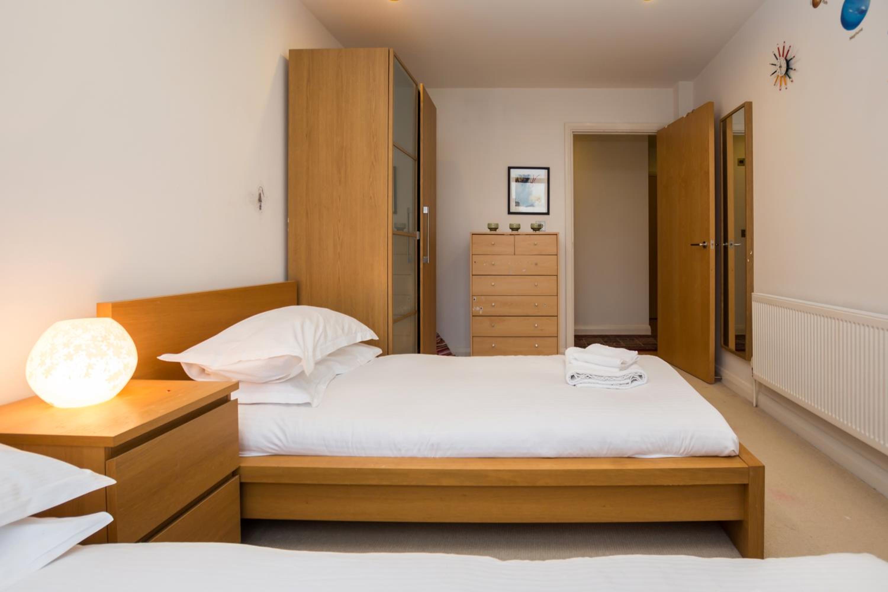 Splendid 2 BDR Apt with Panoramic View, Acton