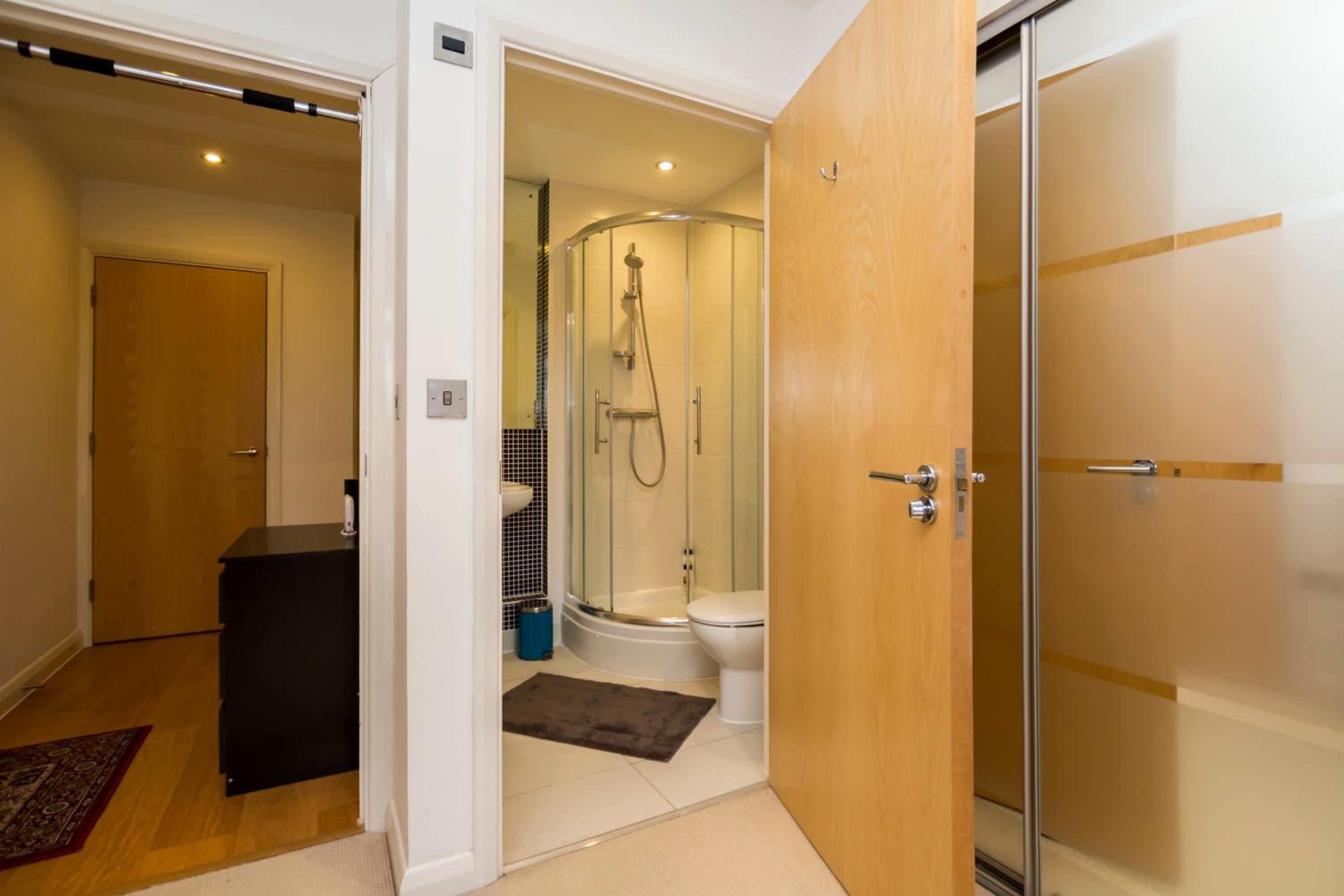 Splendid 2 BDR Apt with Panoramic View, Acton