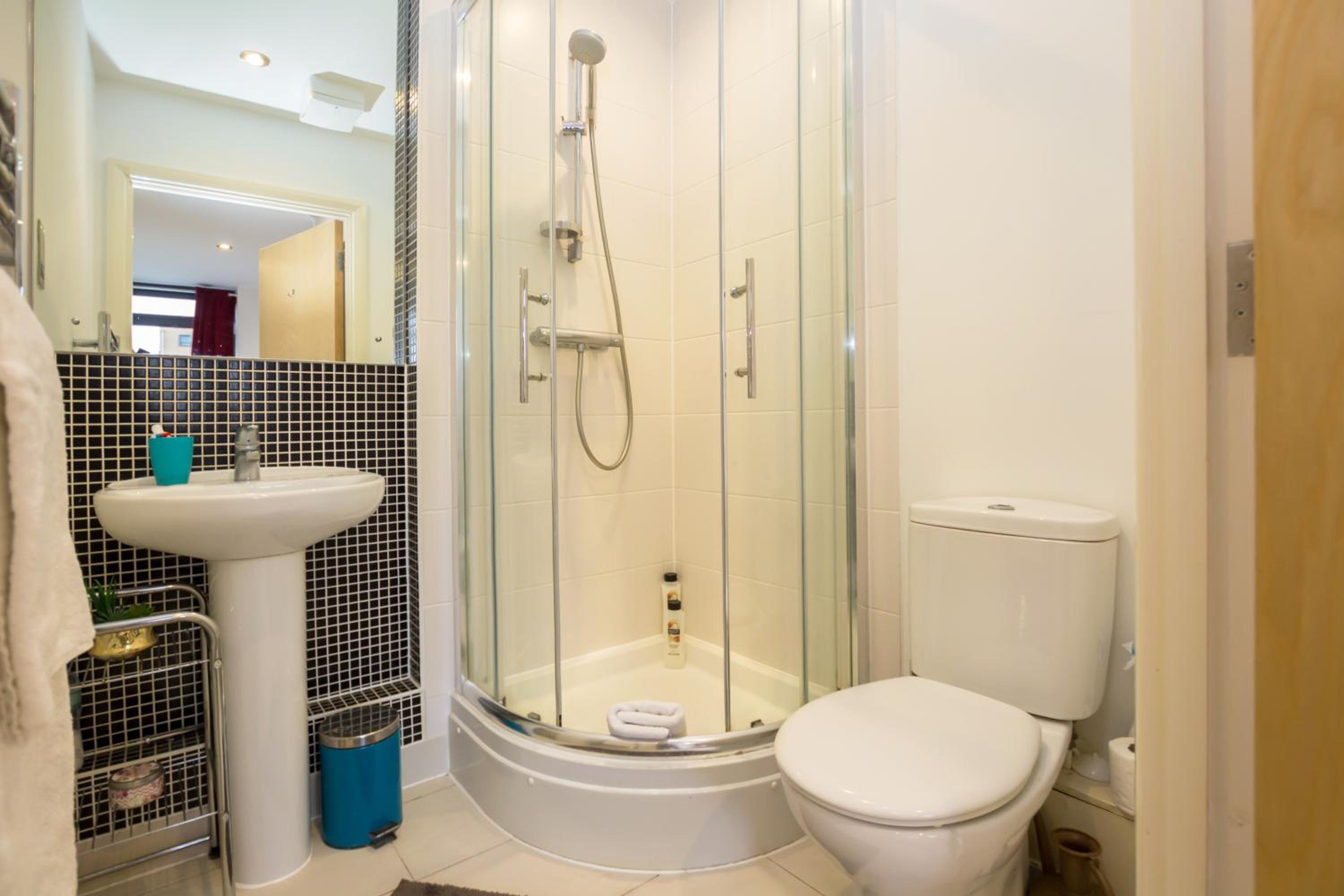 Splendid 2 BDR Apt with Panoramic View, Acton