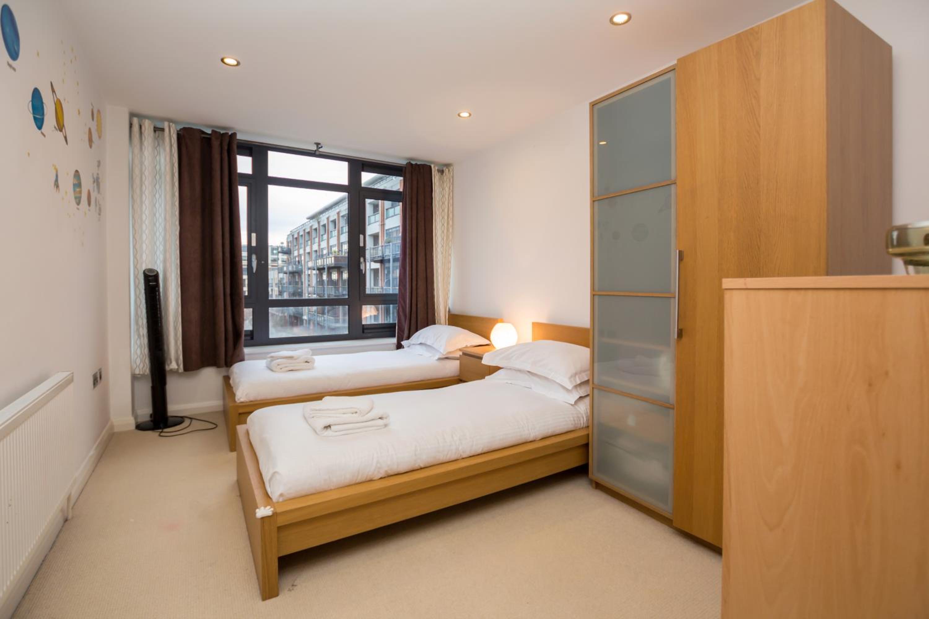 Splendid 2 BDR Apt with Panoramic View, Acton