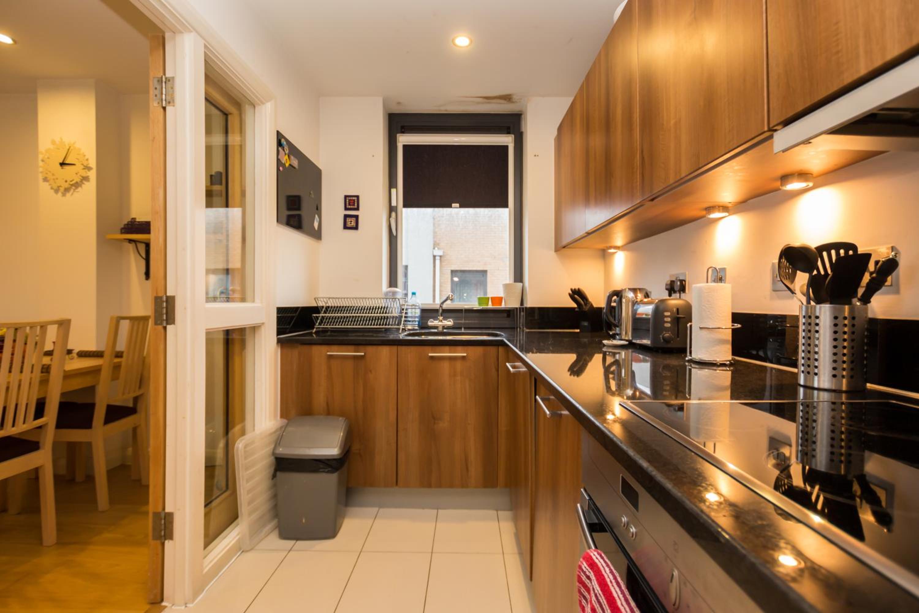 Splendid 2 BDR Apt with Panoramic View, Acton