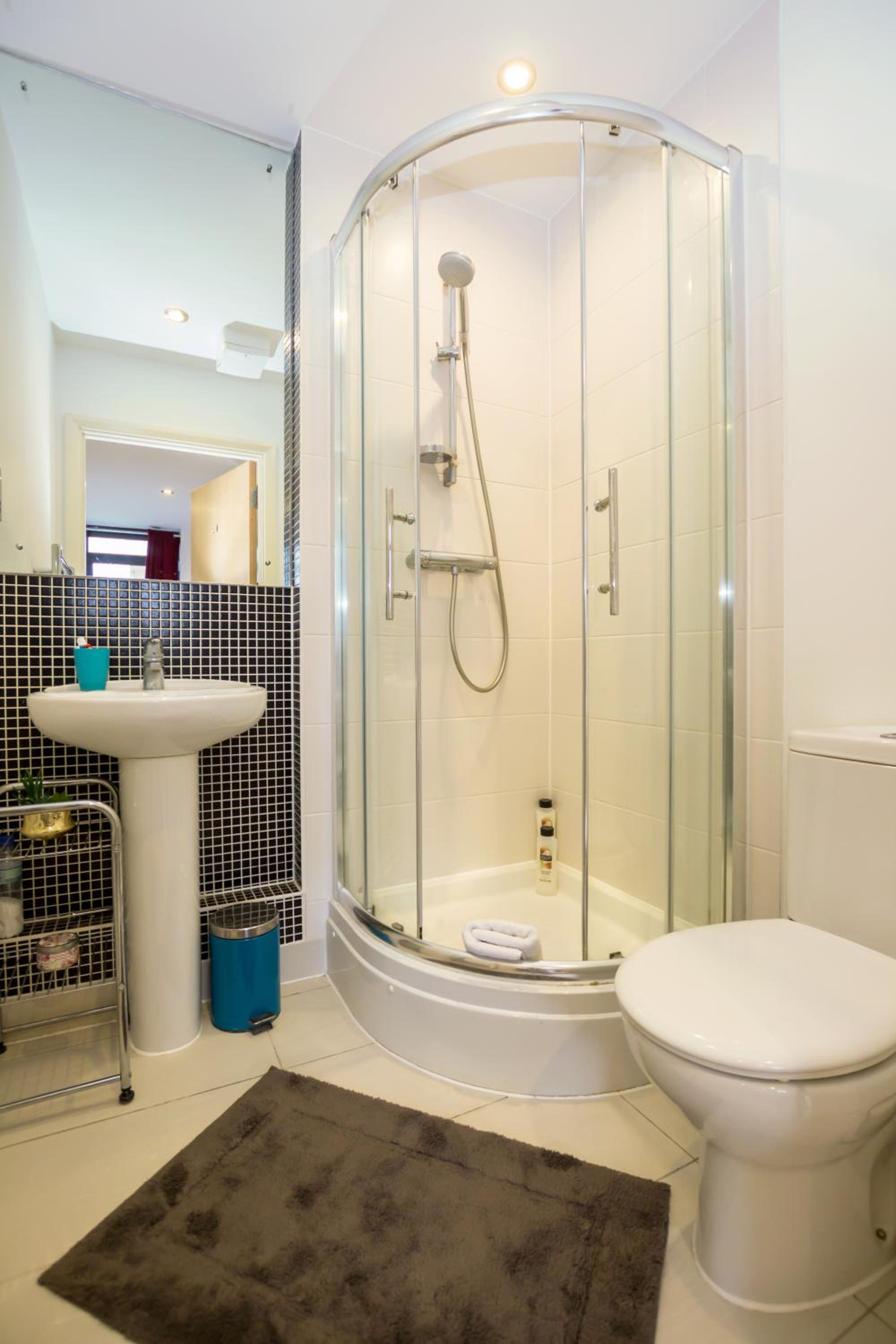 Splendid 2 BDR Apt with Panoramic View, Acton