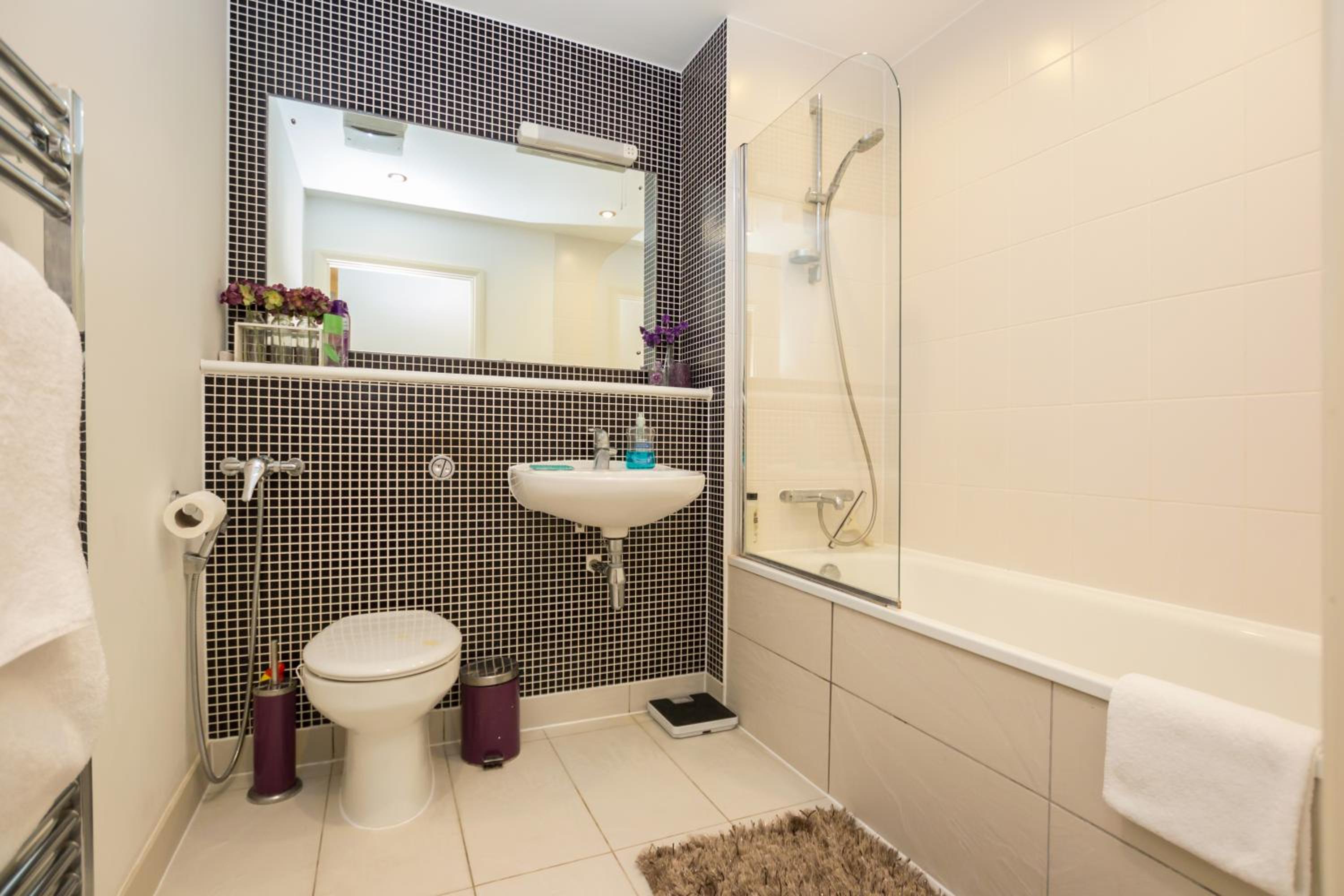 Splendid 2 BDR Apt with Panoramic View, Acton