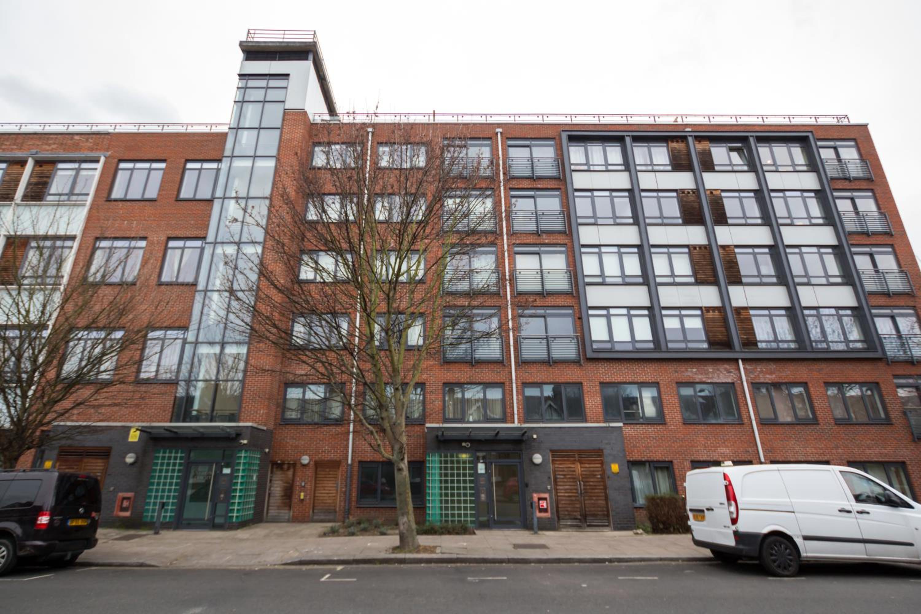 Splendid 2 BDR Apt with Panoramic View, Acton
