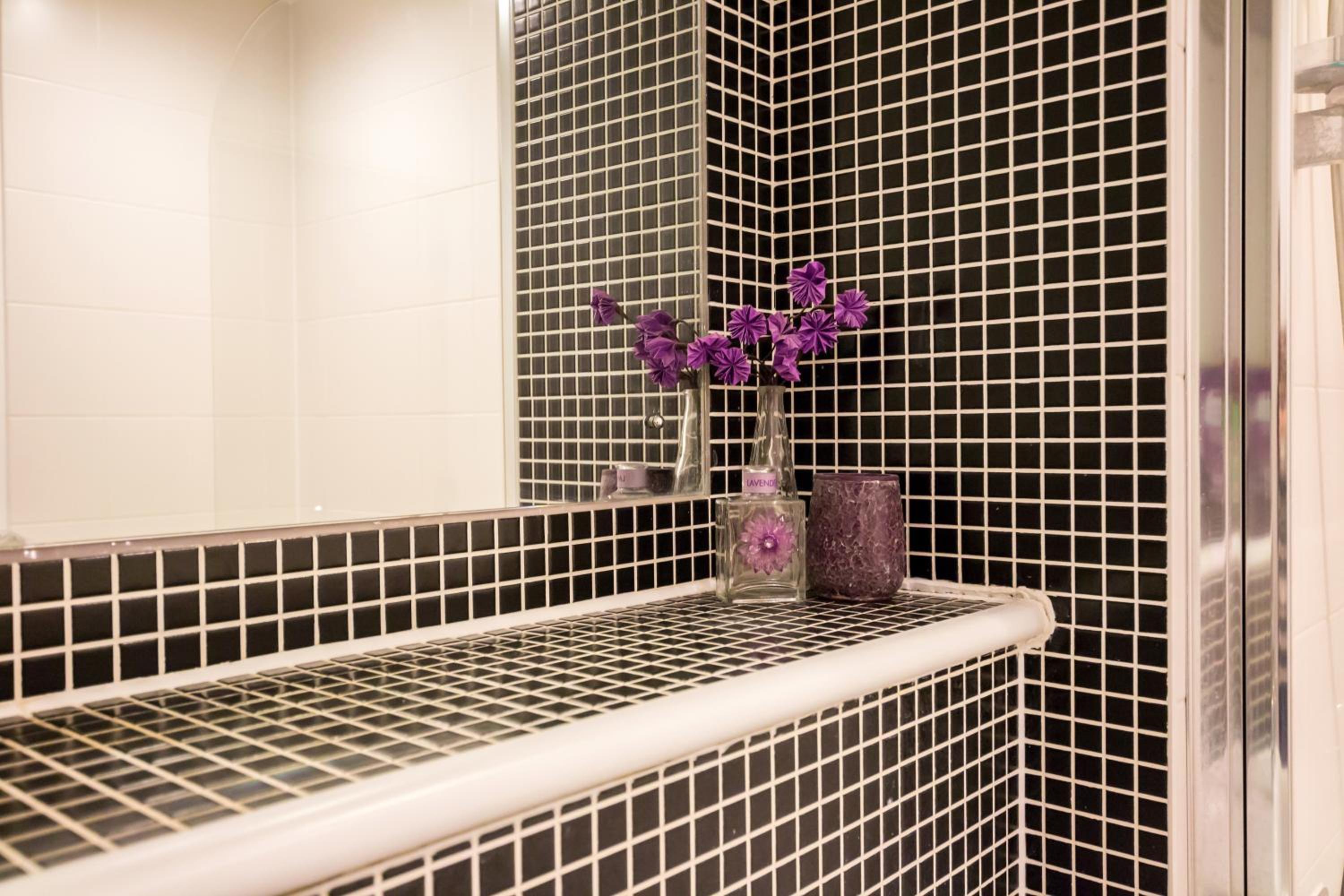 Splendid 2 BDR Apt with Panoramic View, Acton