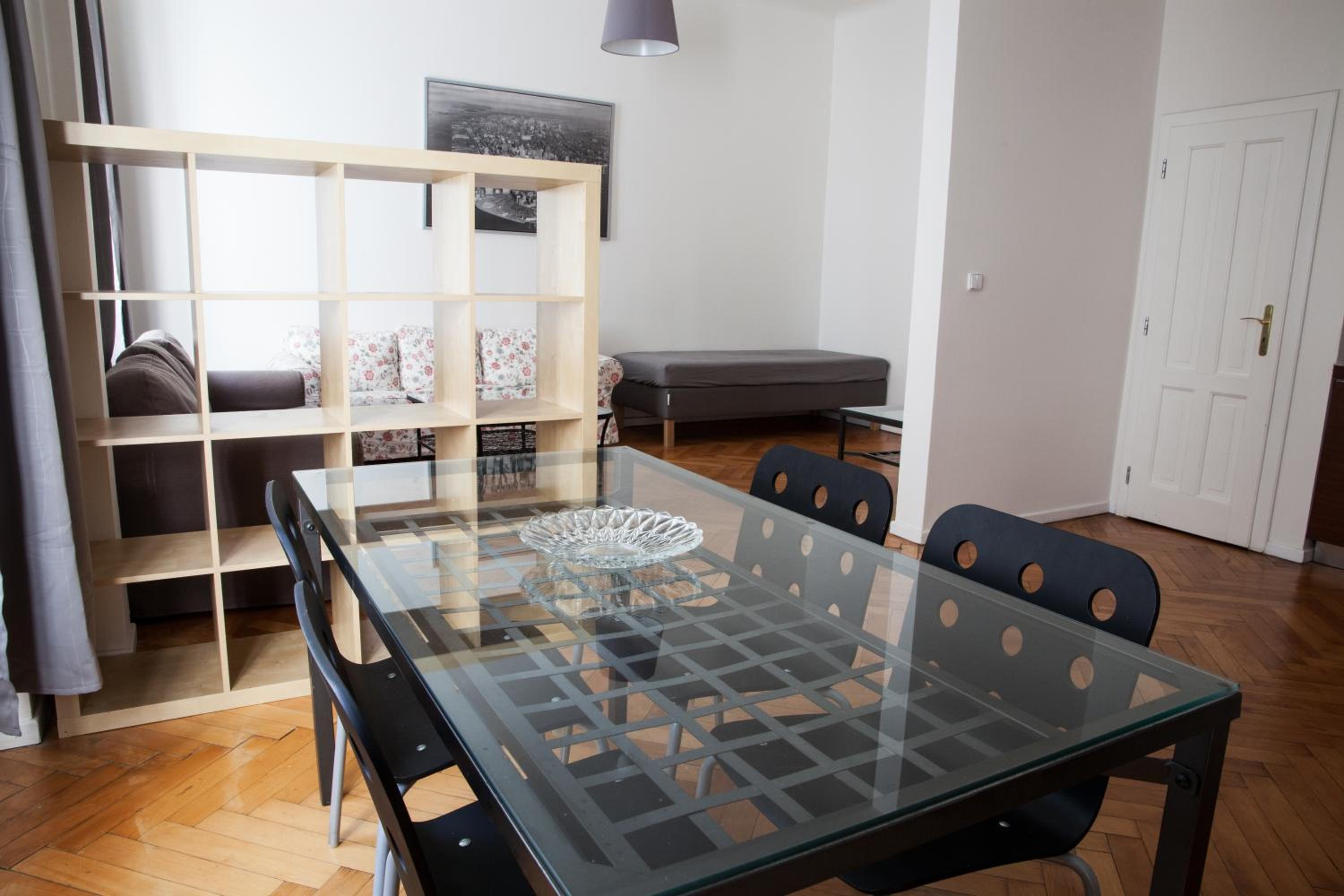 2 Bed Flat - Sleeps 9 - Pets - Smoking on terrace