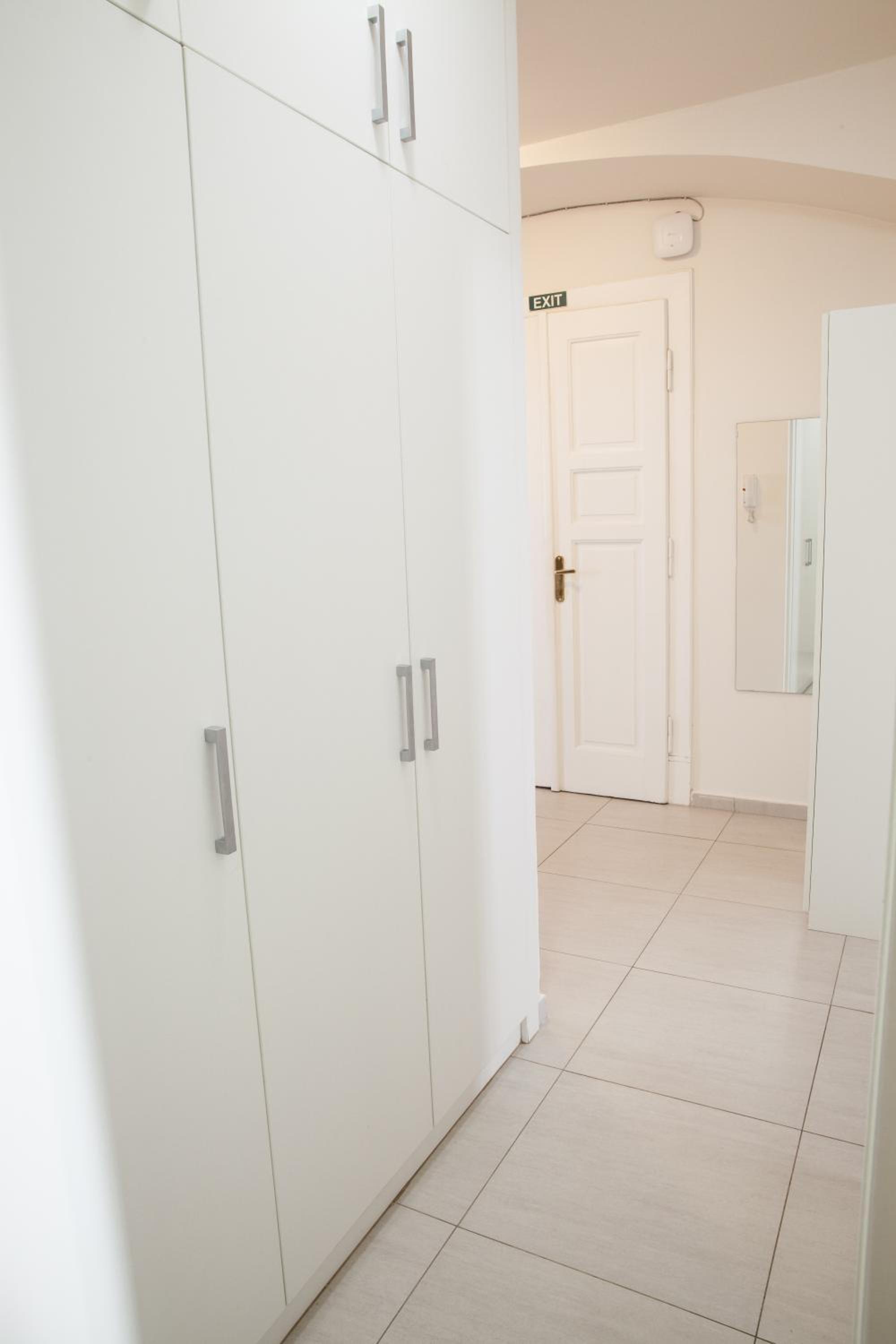 2 Bed Flat - Sleeps 9 - Pets - Smoking on terrace