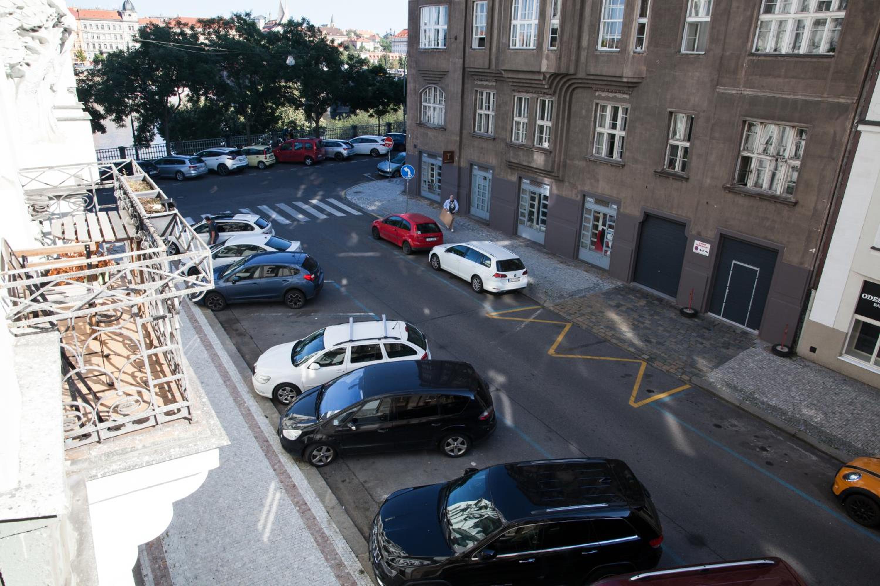 2 Bed Flat - Sleeps 9 - Pets - Smoking on terrace