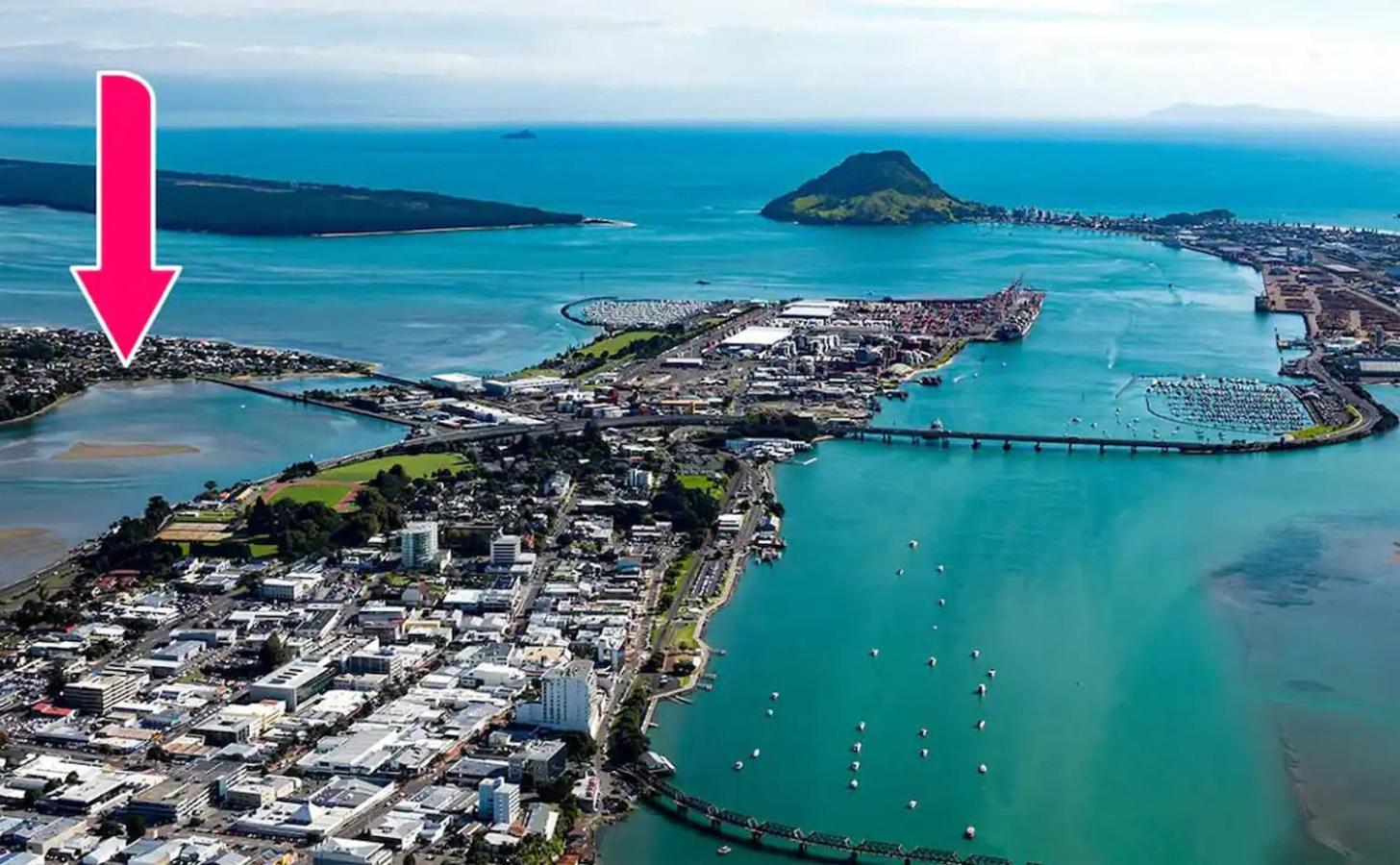 Tauranga Villa - Big, Beautiful Villa on the Water! view 3