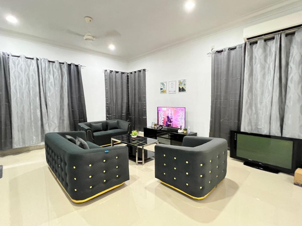 EMPIRE LUXURY HOMESTAY PAKA photo 1