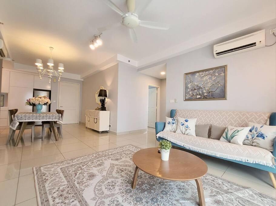 [Parisan Retreat] 5pax 5 min drive to Mt Austin.