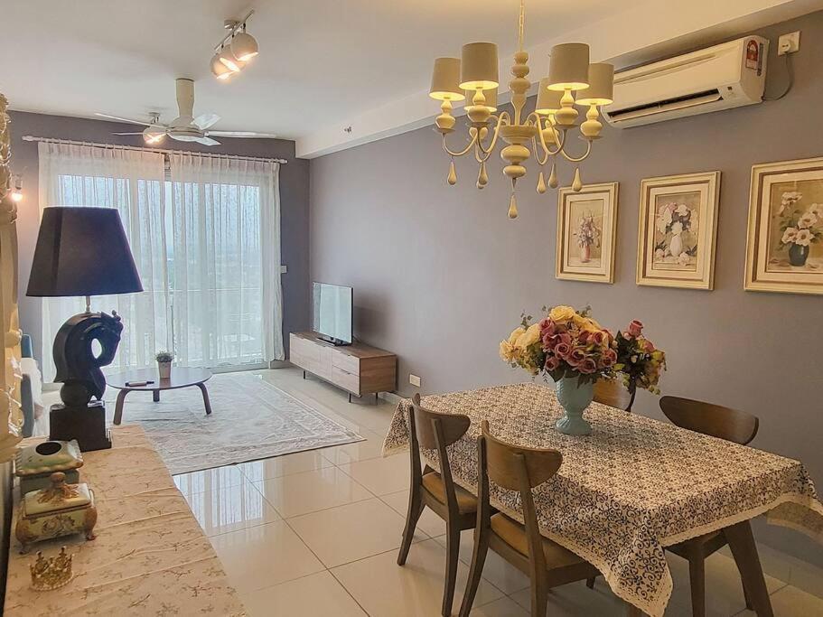[Parisan Retreat] 5pax 5 min drive to Mt Austin.