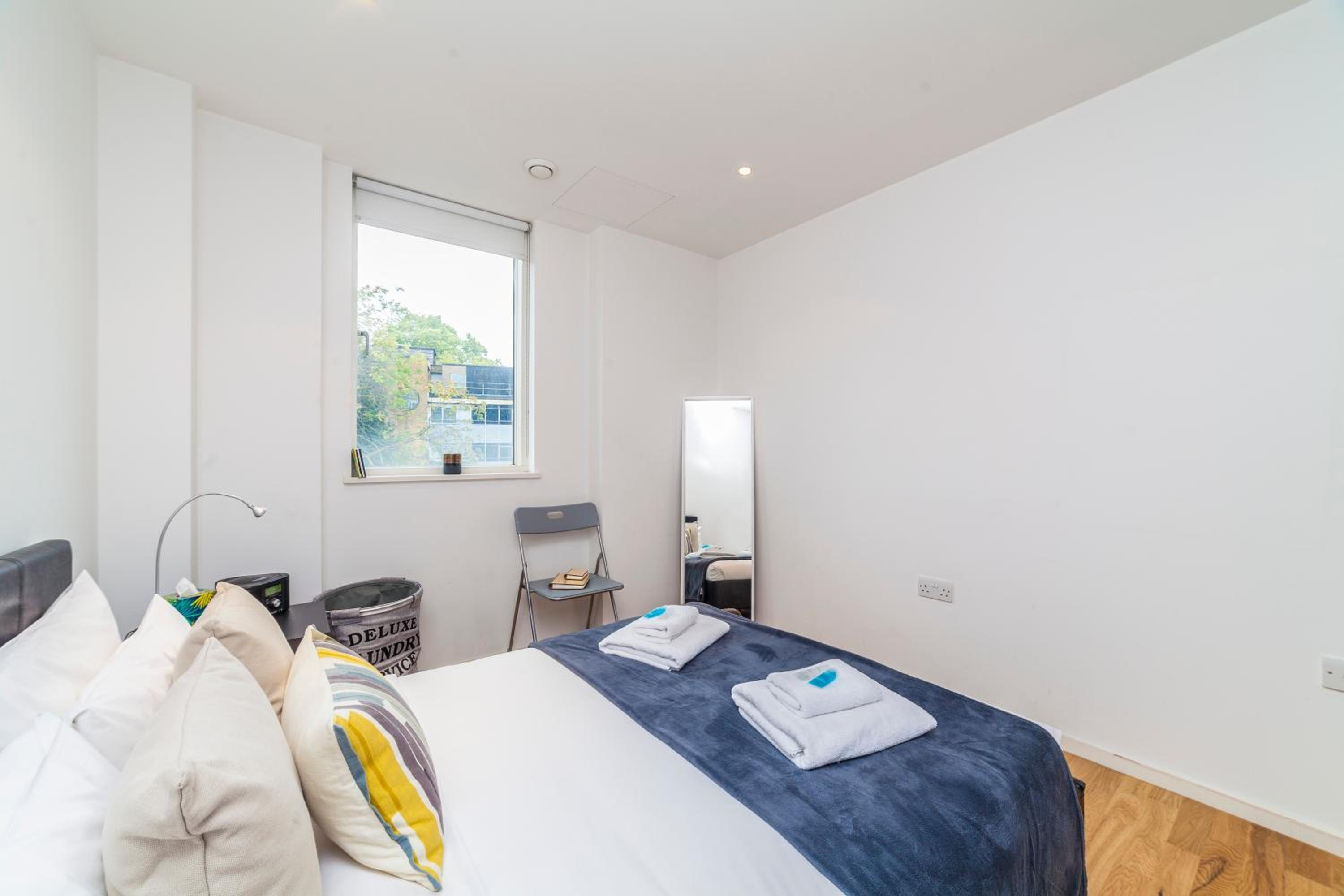 Family 1 Bdr Apt, Panoramic Views, Minute to Tube