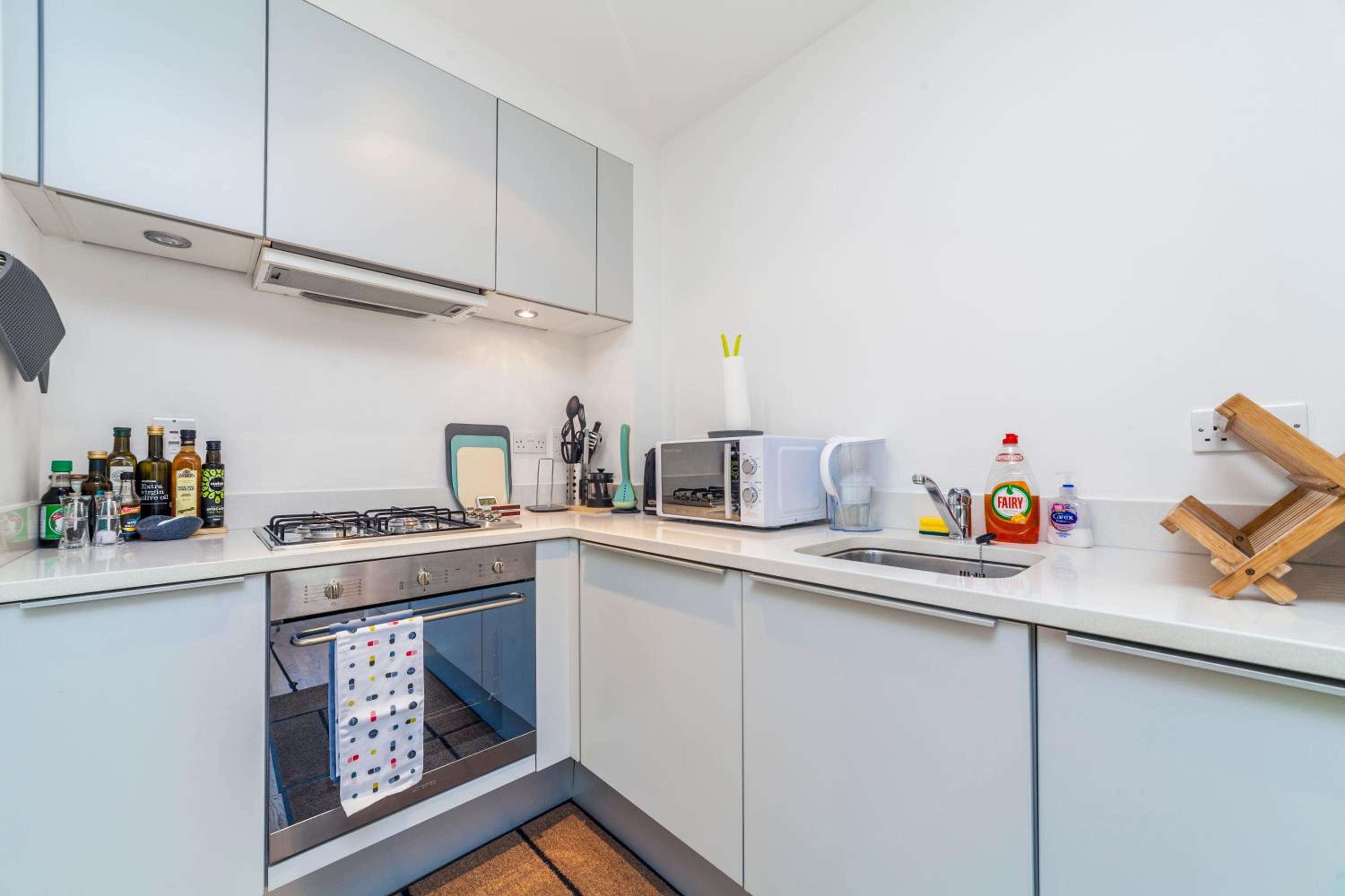 Family 1 Bdr Apt, Panoramic Views, Minute to Tube