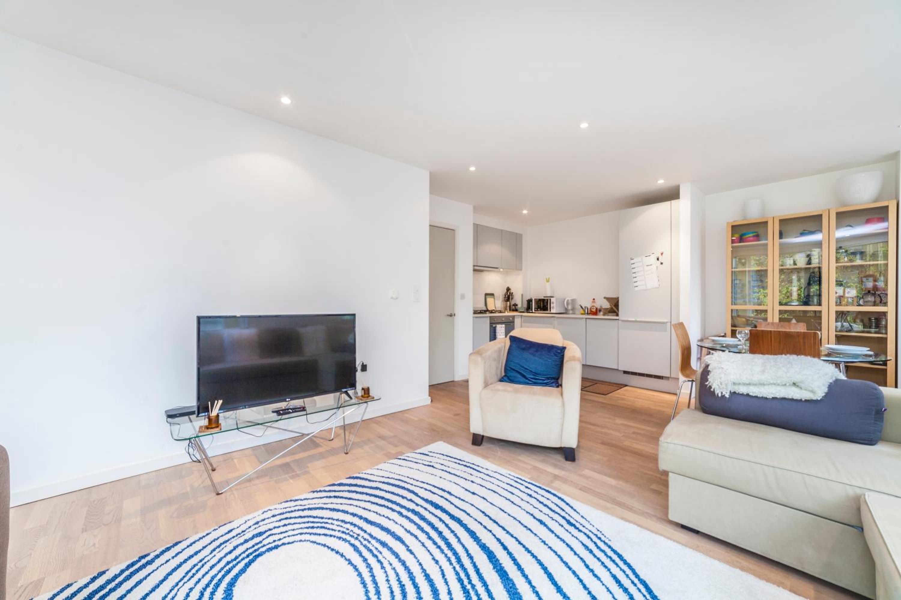 Family 1 Bdr Apt, Panoramic Views, Minute to Tube