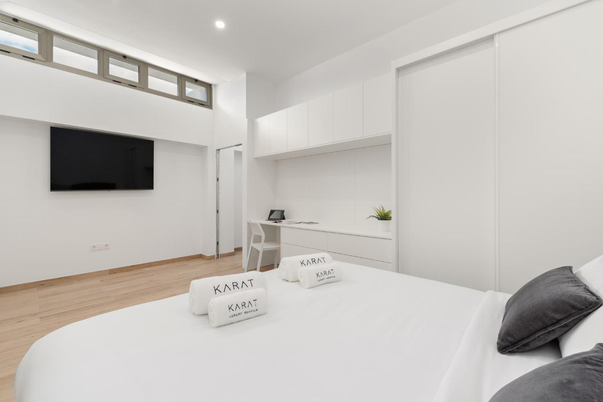 KARAT Villa Royal White