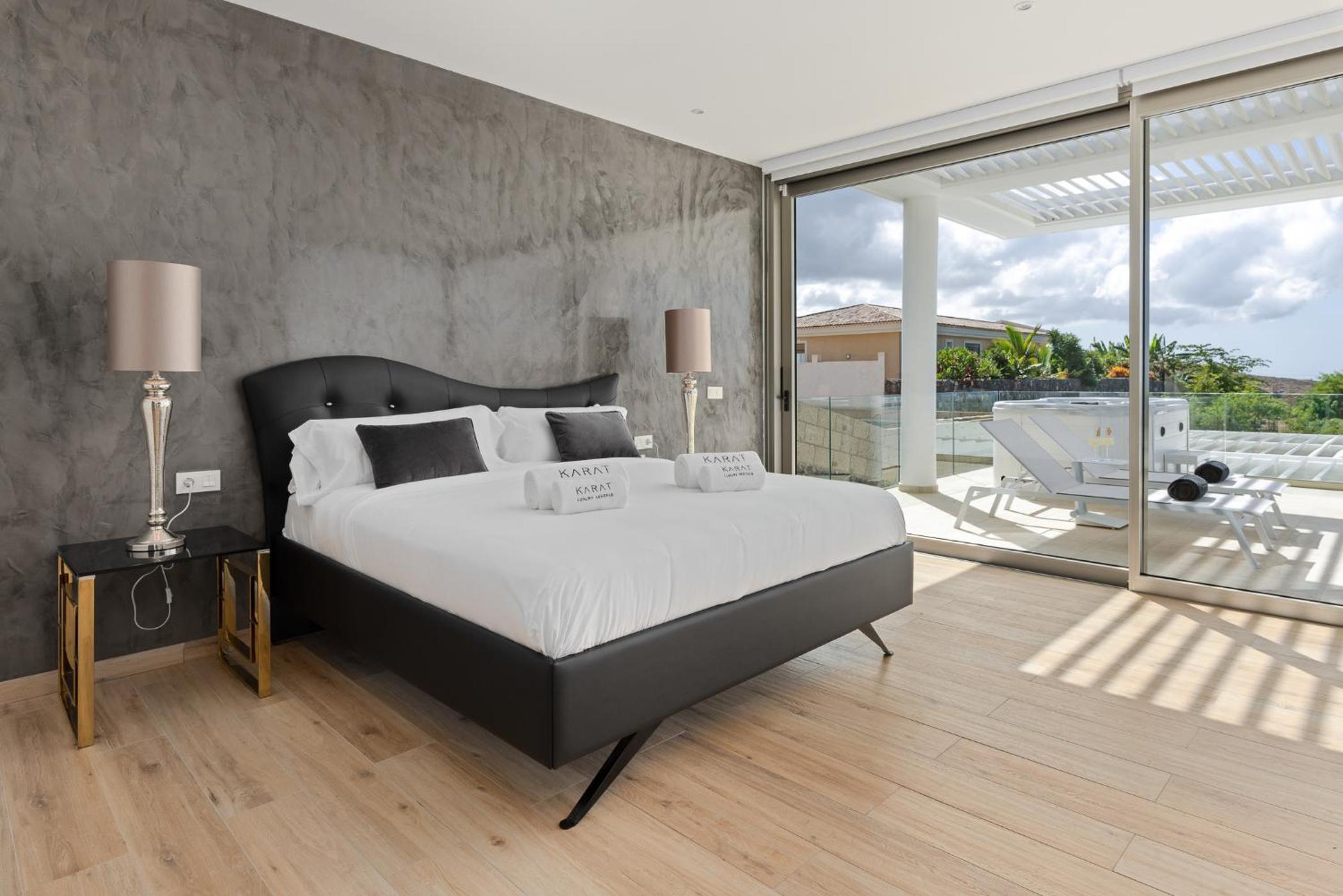 KARAT Villa Royal White