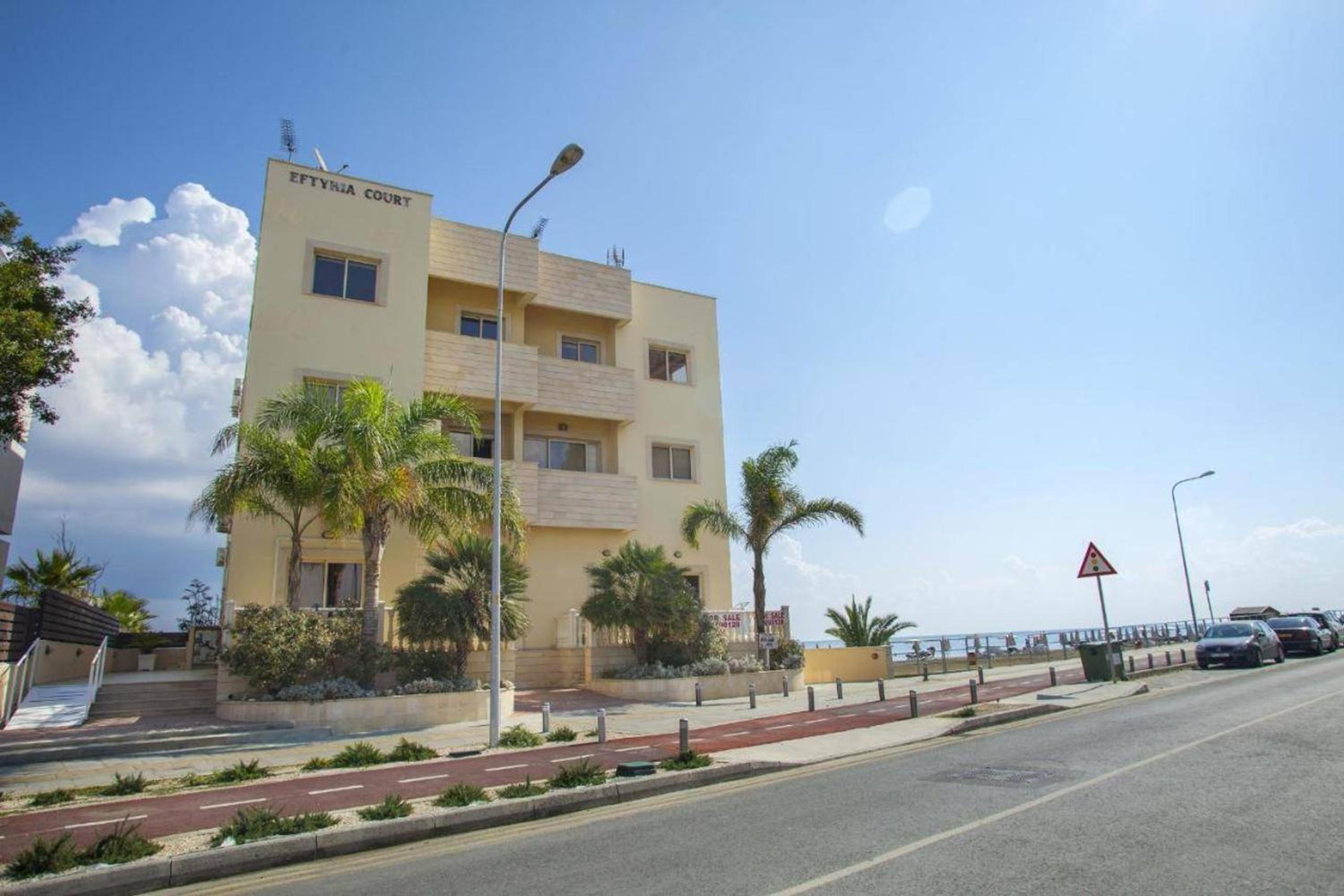 Quattro Beachfront Sea View Ap 4
