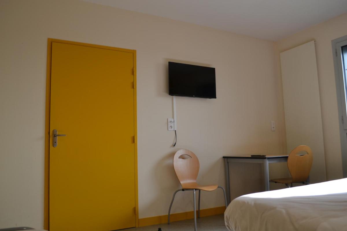 CREF - Auberge de Jeunesse view 2