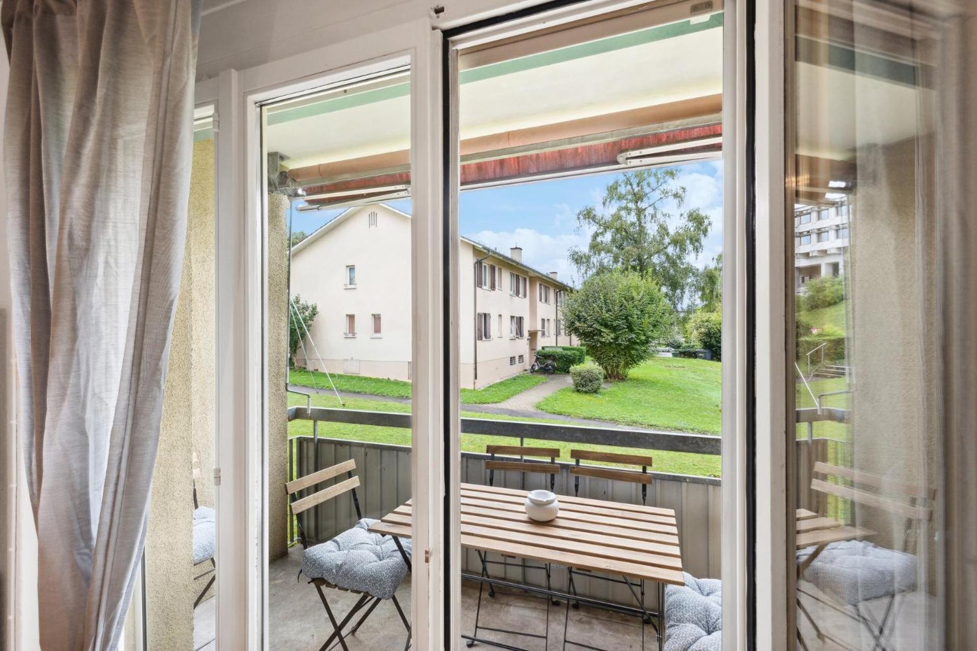 Zurich Urban Charm: Your comfy stay close to the City