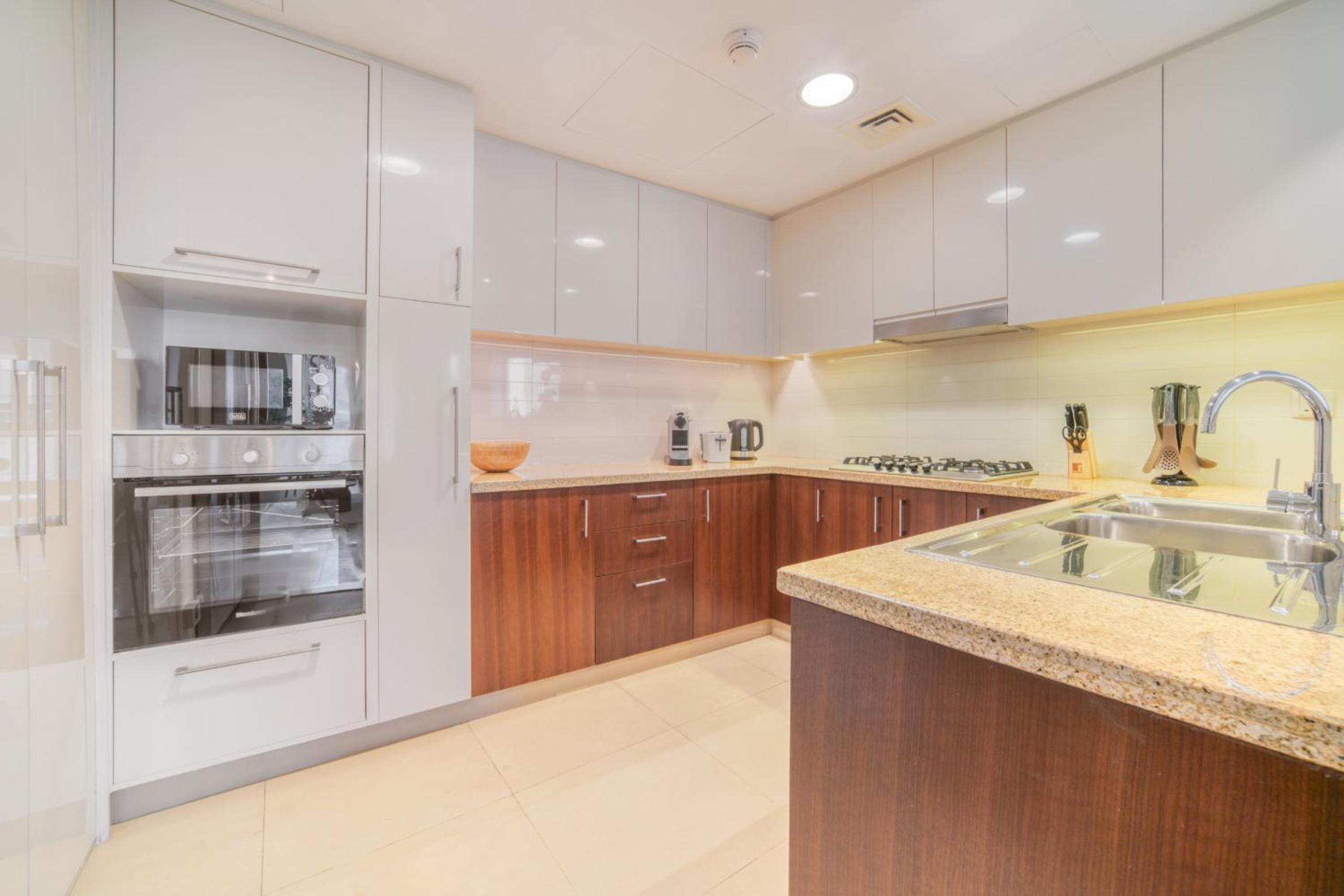 Burj Vista Tower 1 - City View, Downtown Dubai - Mint Stay