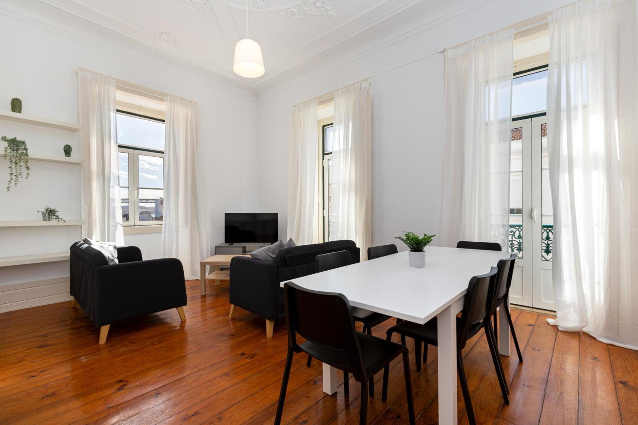4BR Lisbon Apartment - Central Location view 2