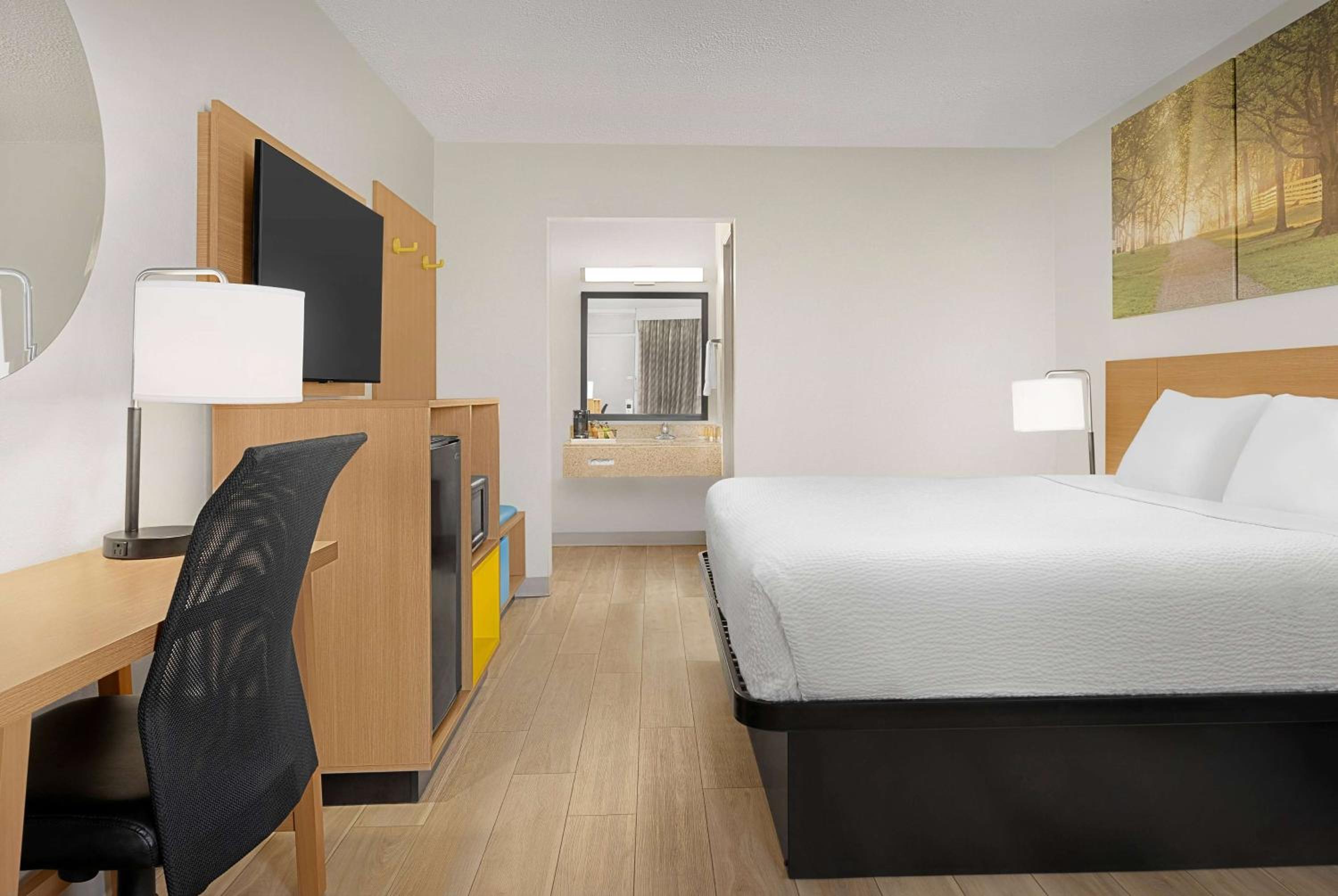 Lake City Vacations - Days Inn by Wyndham Lake City I-75 - Property Image 17