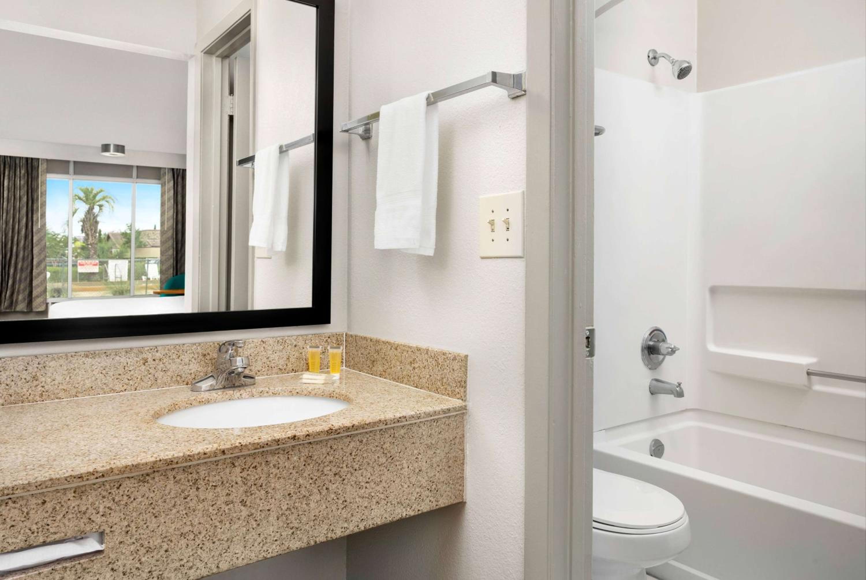 Lake City Vacations - Days Inn by Wyndham Lake City I-75 - Property Image 14