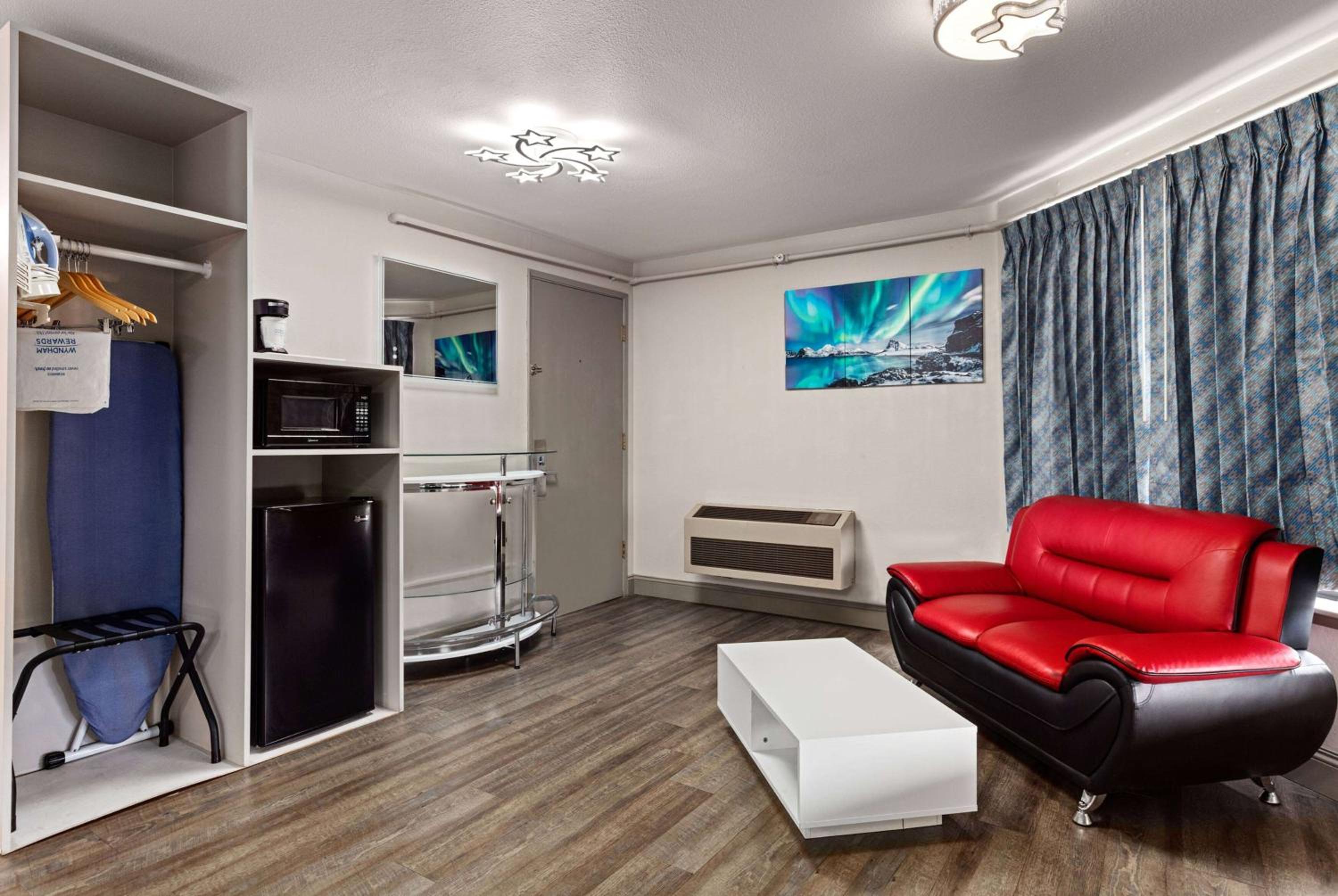 Days Inn by Wyndham Lakewood South Tacoma