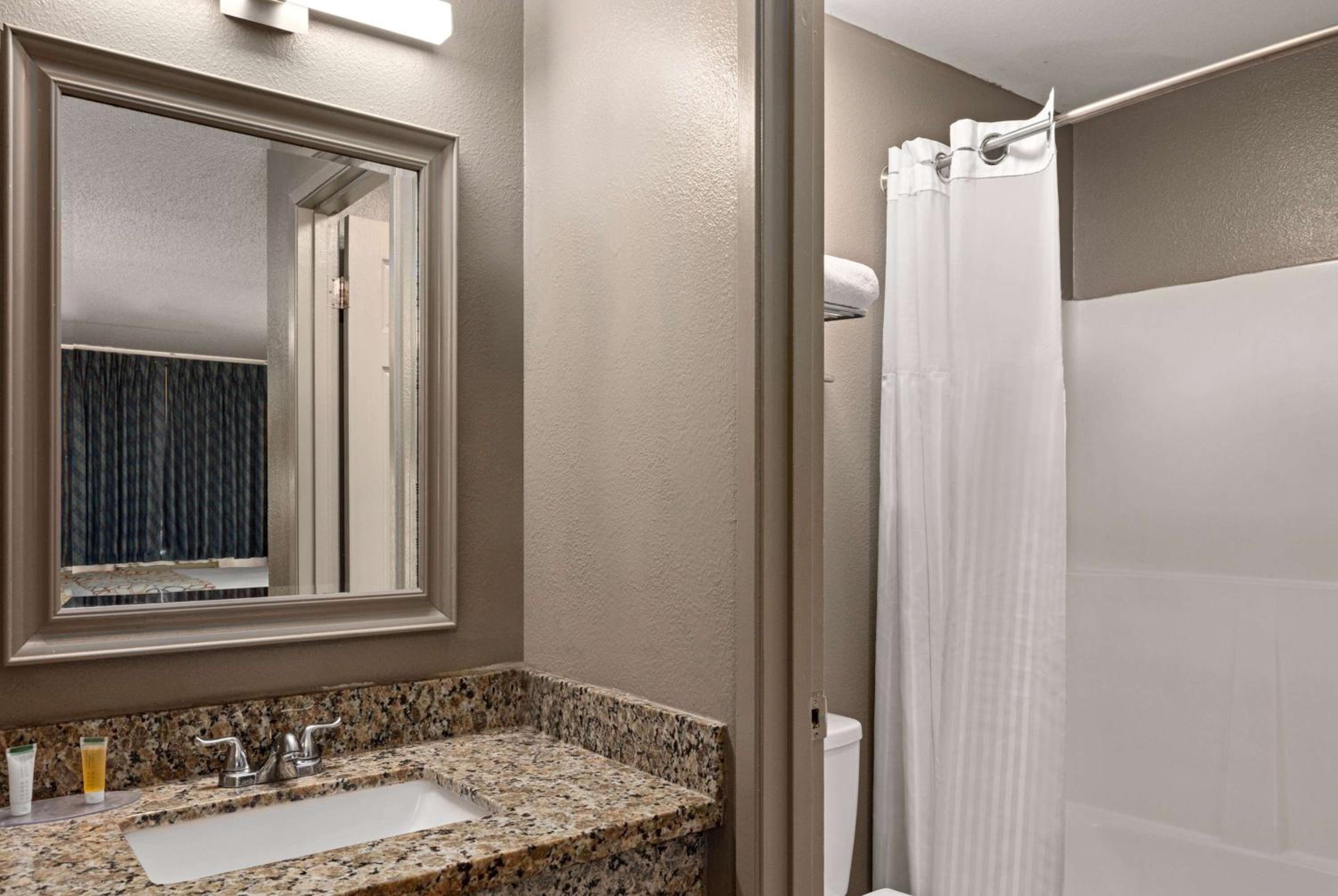 Days Inn by Wyndham Lakewood South Tacoma