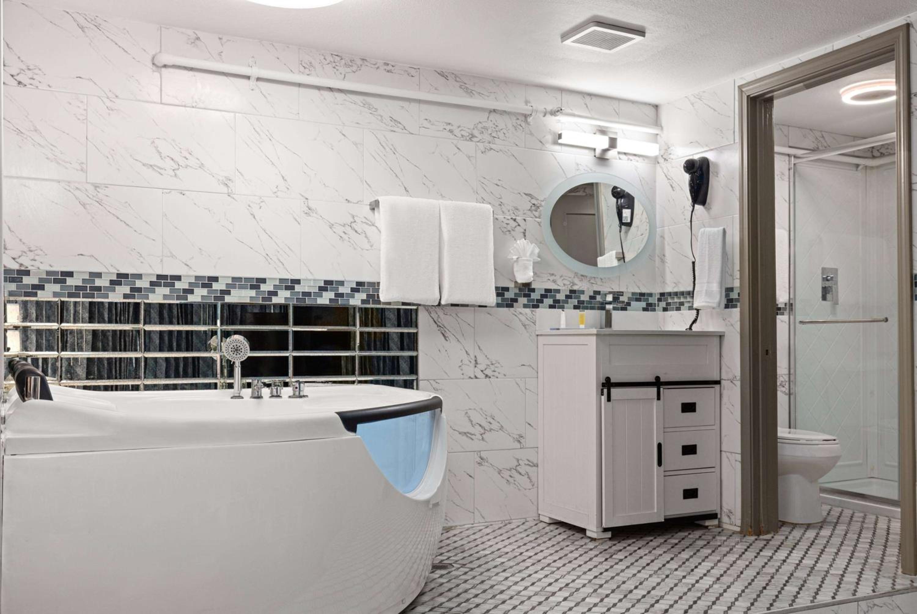 Days Inn by Wyndham Lakewood South Tacoma