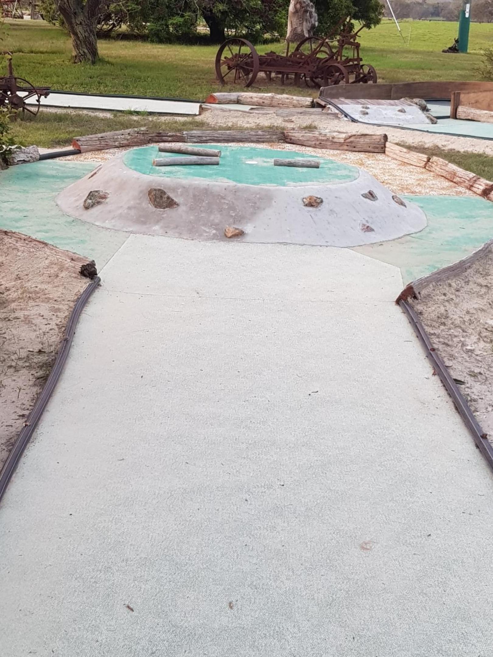 Warradale Lodge and Mini Golf