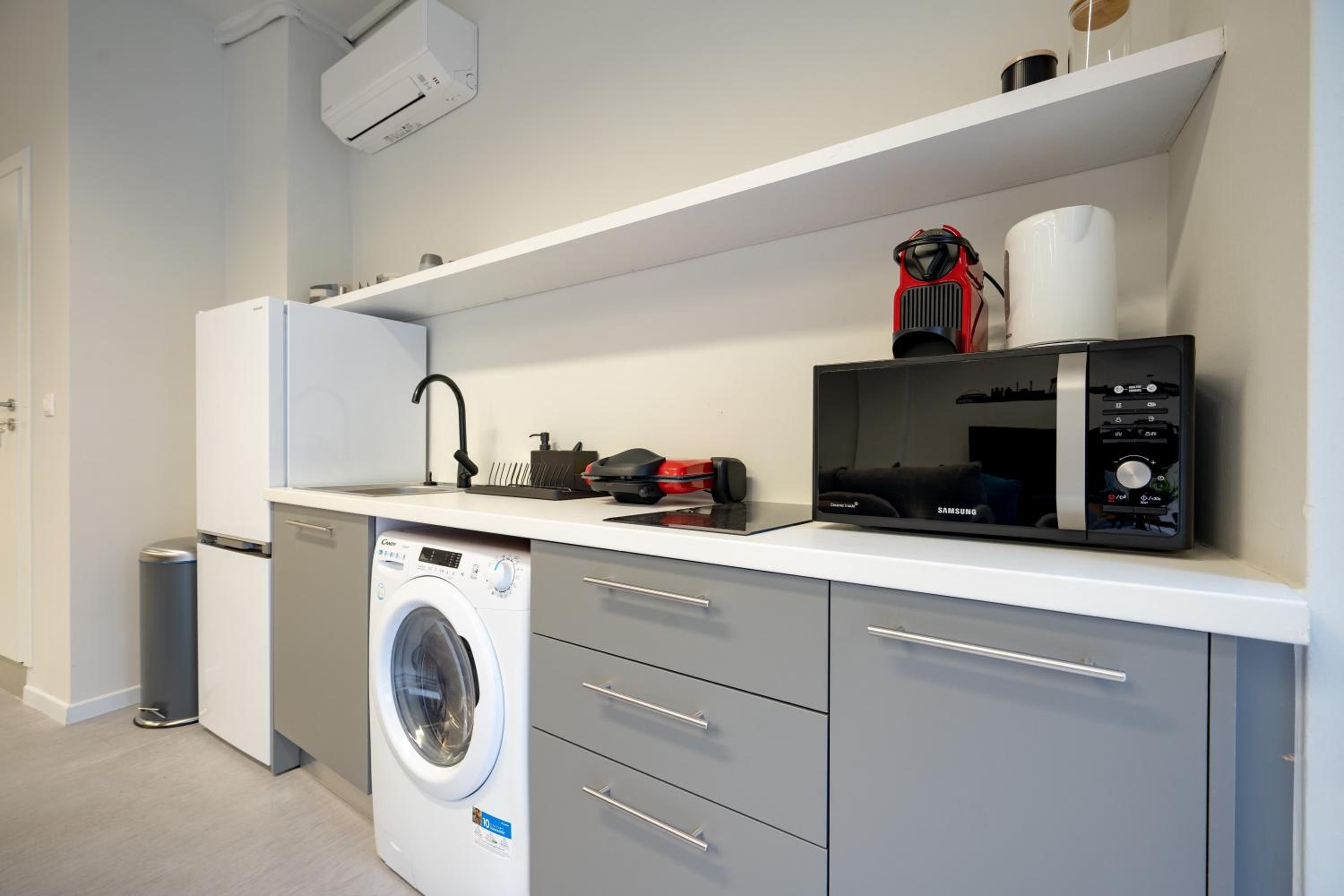 Ermou street 1 bedroom 4 persons apartment by MPS
