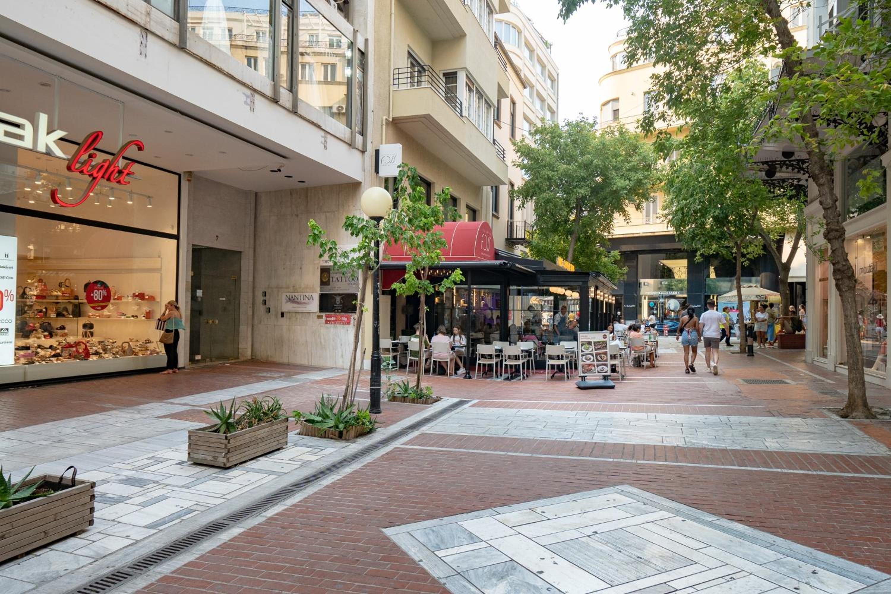 Ermou street 1 bedroom 4 persons apartment by MPS