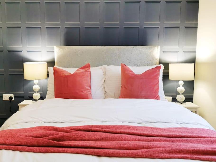 Fivehill 4 Bedrooms Apartments 6 beds 4 Showers Free Parking view 4
