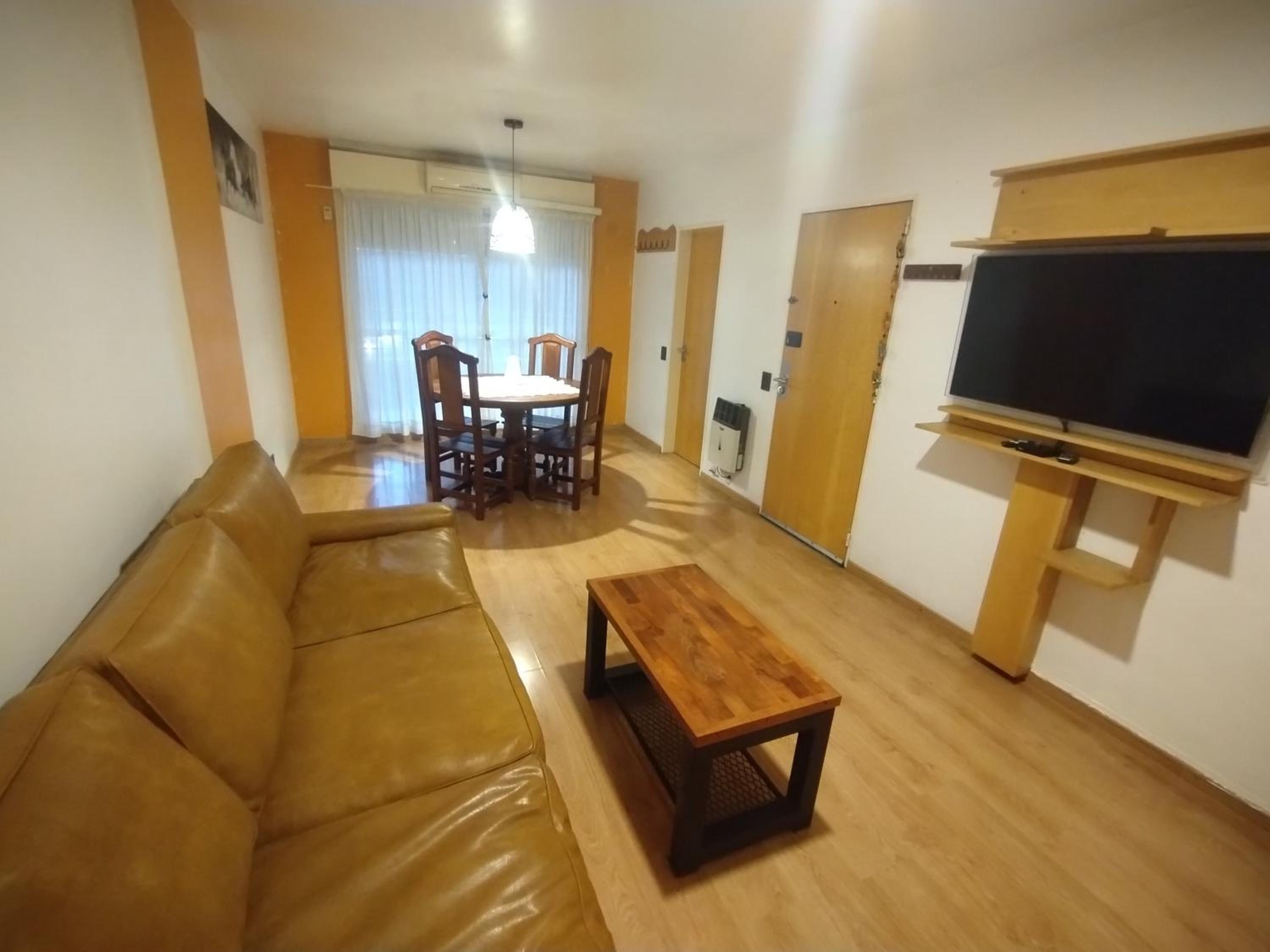 Departamento de 2 dormitorios todos los servicios incluidos aire acondicionado en todos los ambientes TV WiFi excelente ubicación INCLUYE cochera
