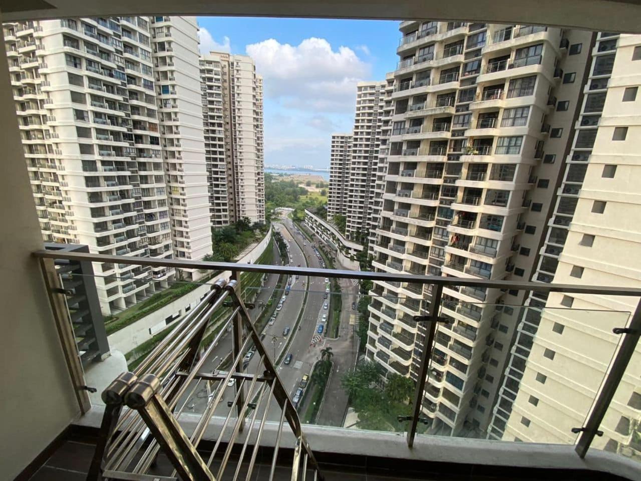 Cityview 2BR Country Garden Danga Bay - Natol