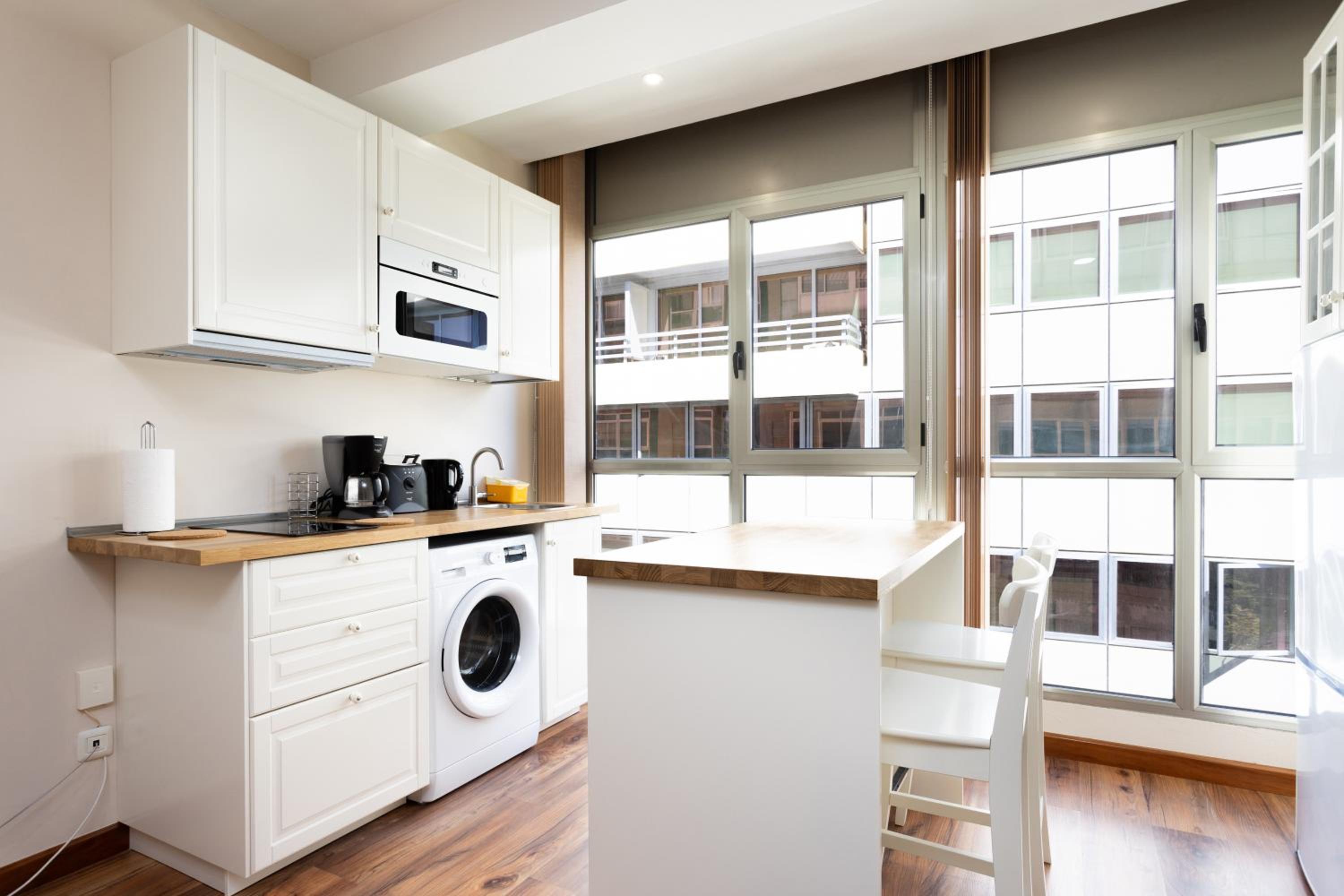 Home2Book Bright & Comfy Apt Santa Cruz Center view 3