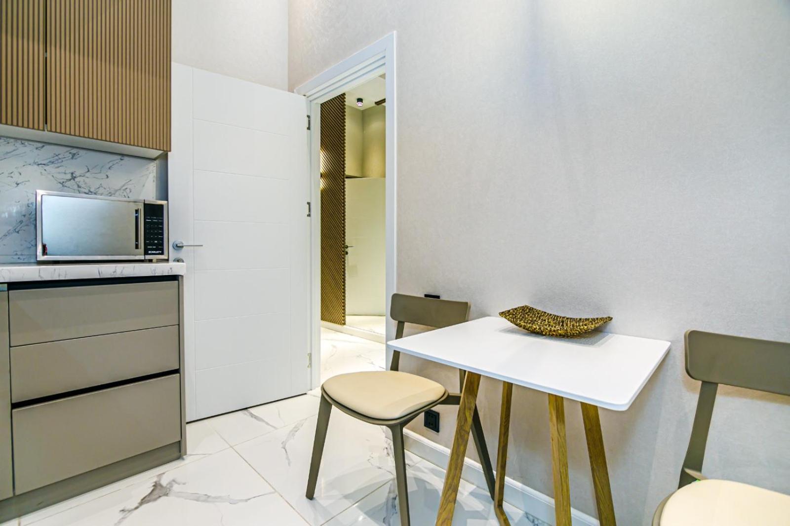 Apartment Super