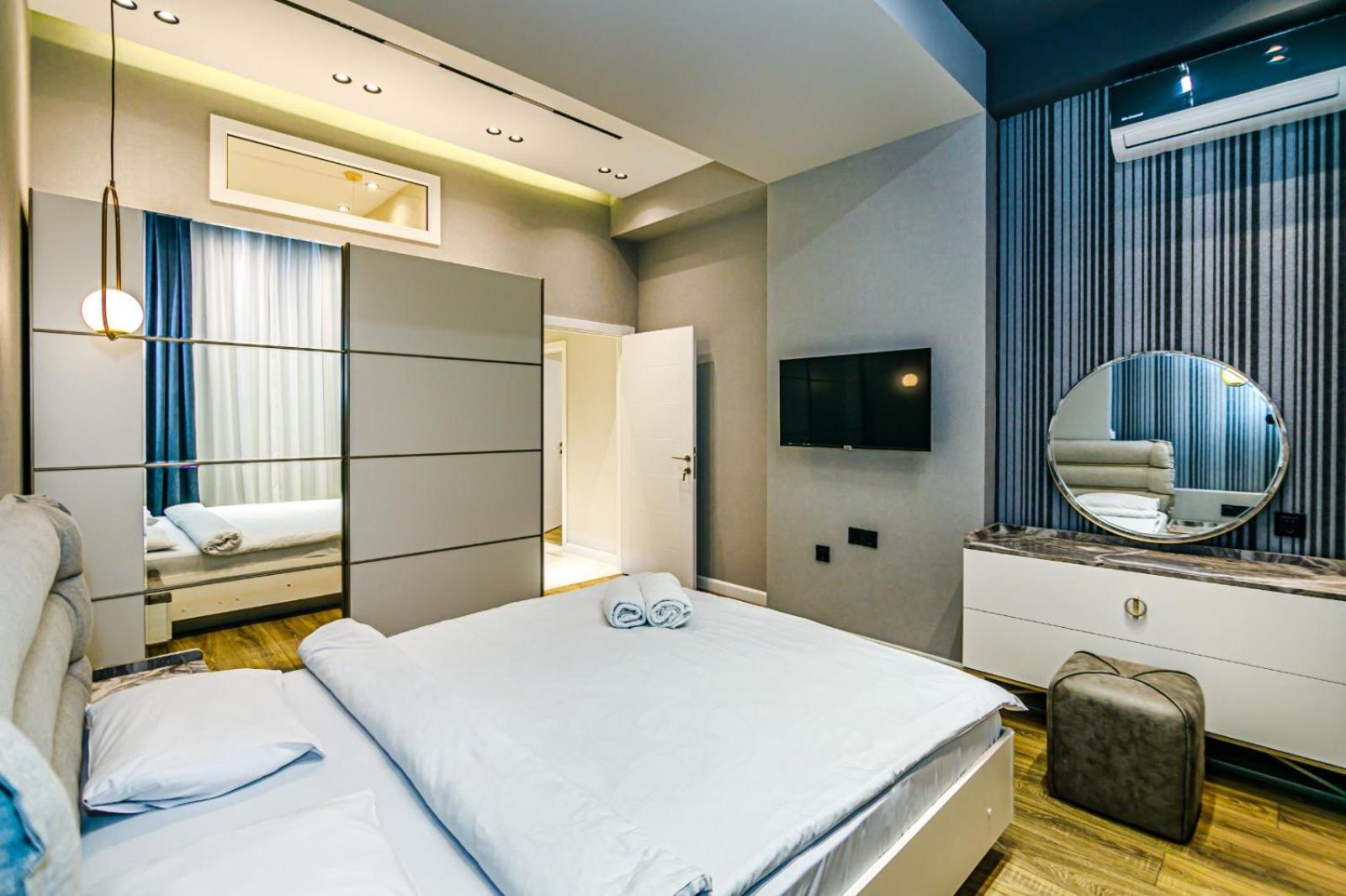 Apartment Super