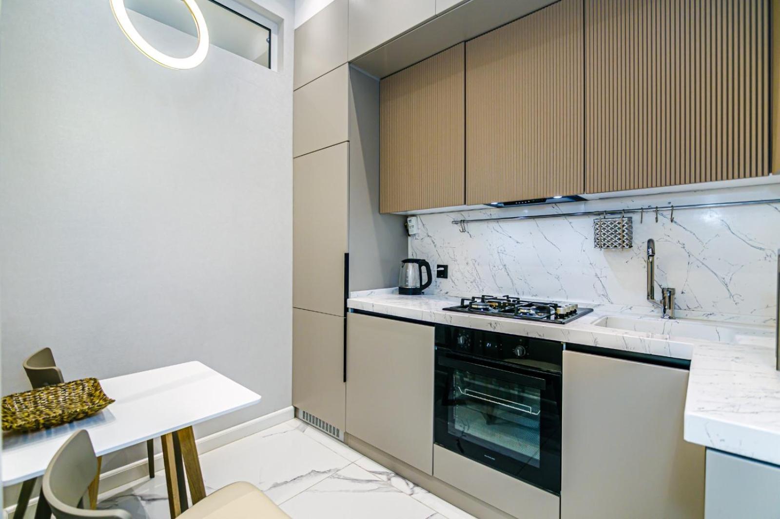 Apartment Super