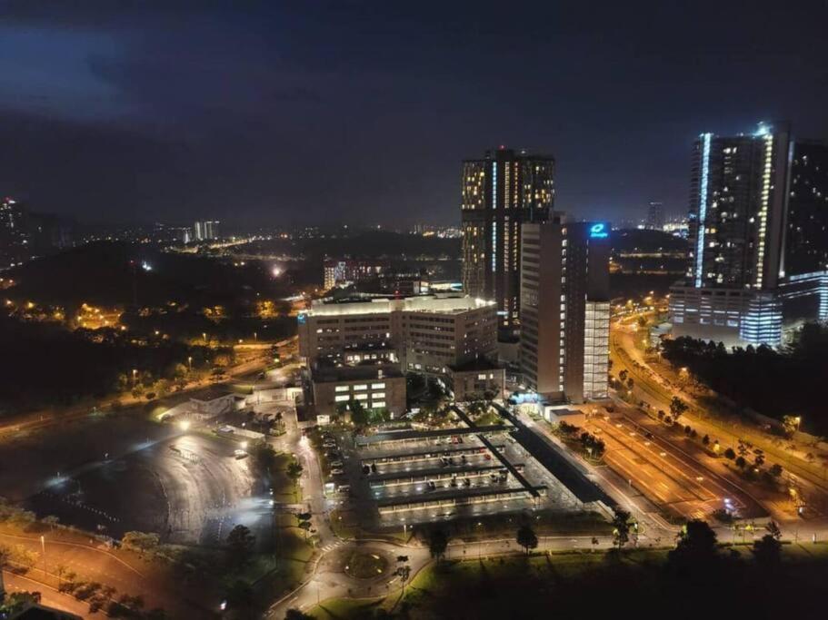 A1804 Grand Medini Studio 100mbps Netflix By STAY photo 8