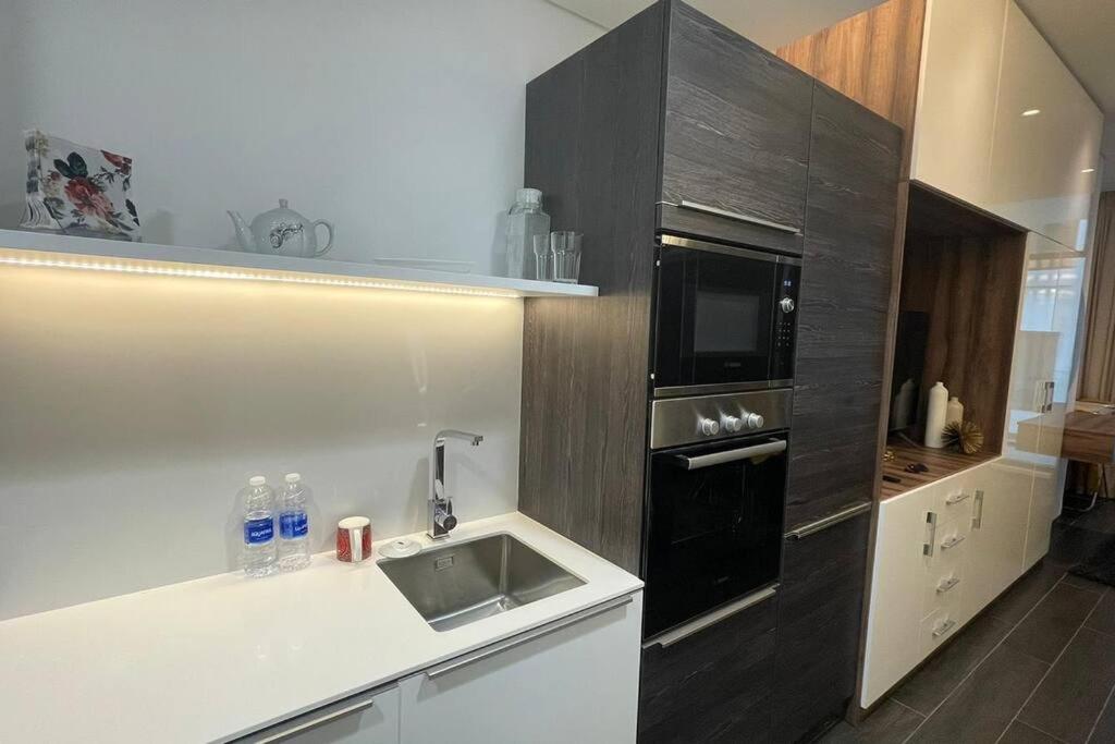 Bahrain Harbor Horizon - Cloud9 Waterfront Luxury Condo