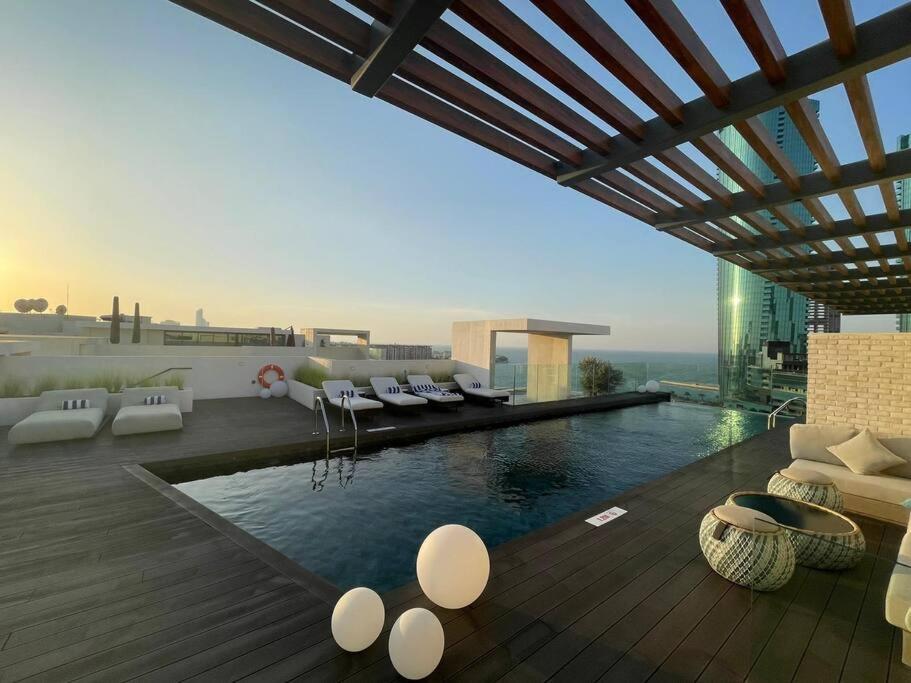 Bahrain Harbor Horizon - Cloud9 Waterfront Luxury Condo