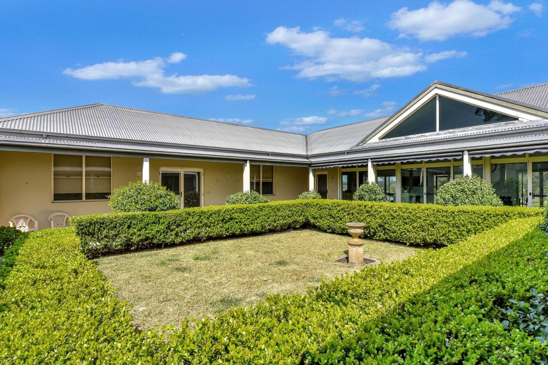 Hotel Olives And Vines At Majors Lane