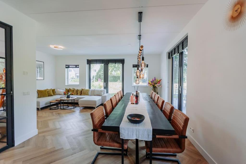 Brand new luxurious 6 bedroom villa in Amsterdam