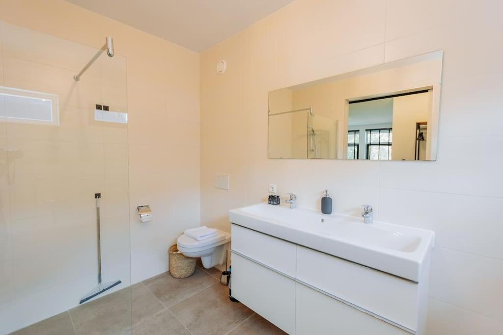Brand new luxurious 6 bedroom villa in Amsterdam