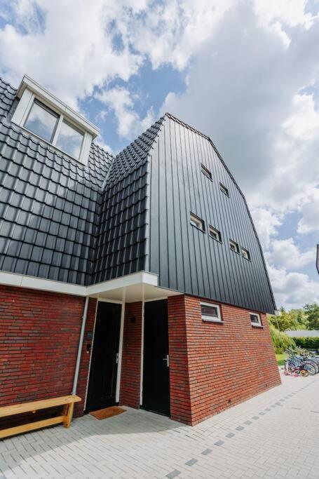 Brand new luxurious 6 bedroom villa in Amsterdam